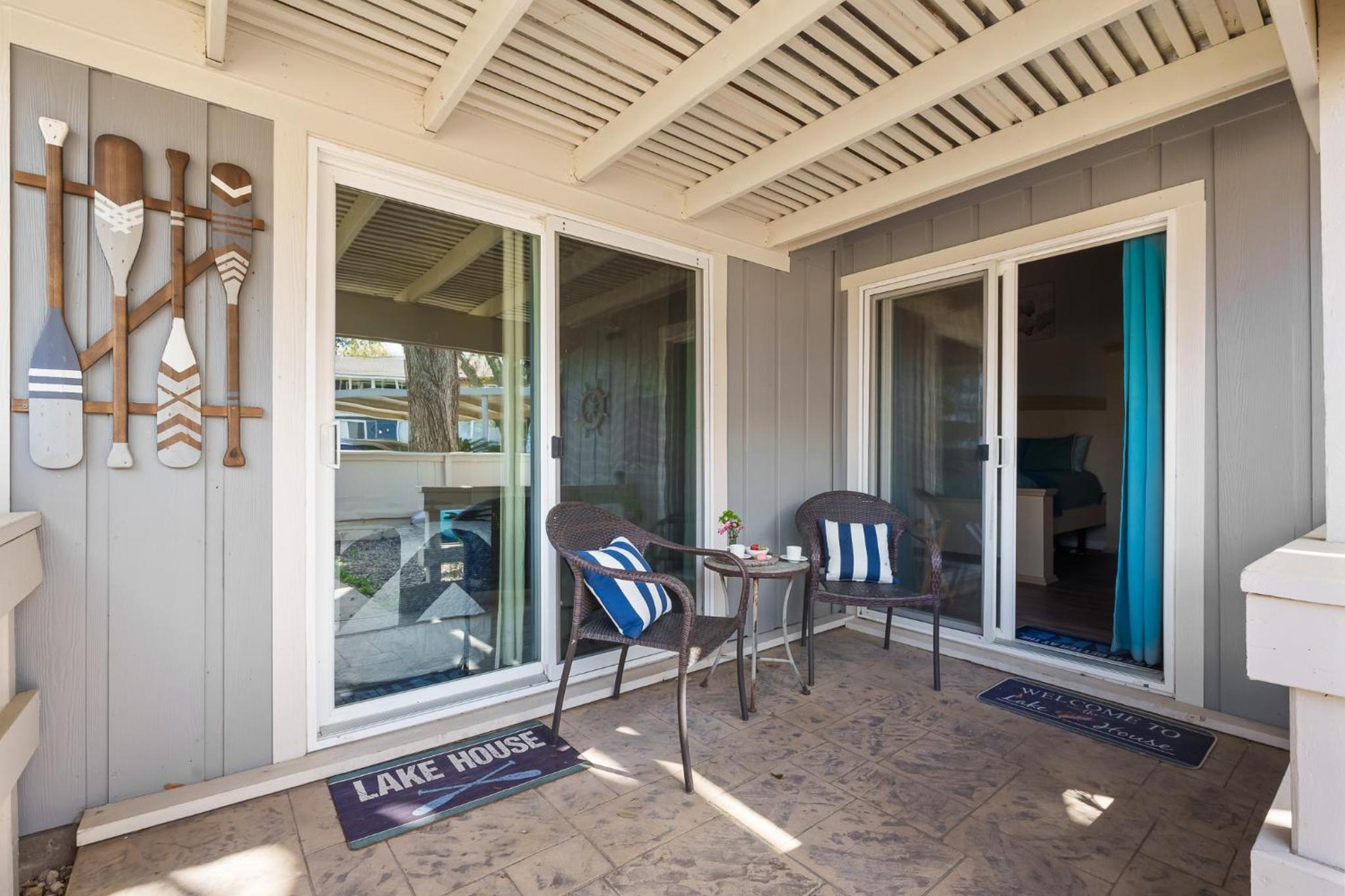 Conroe Lakefront Cottage