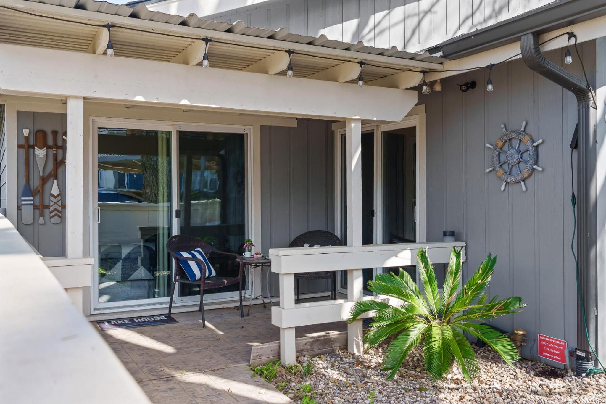 Conroe Lakefront Cottage