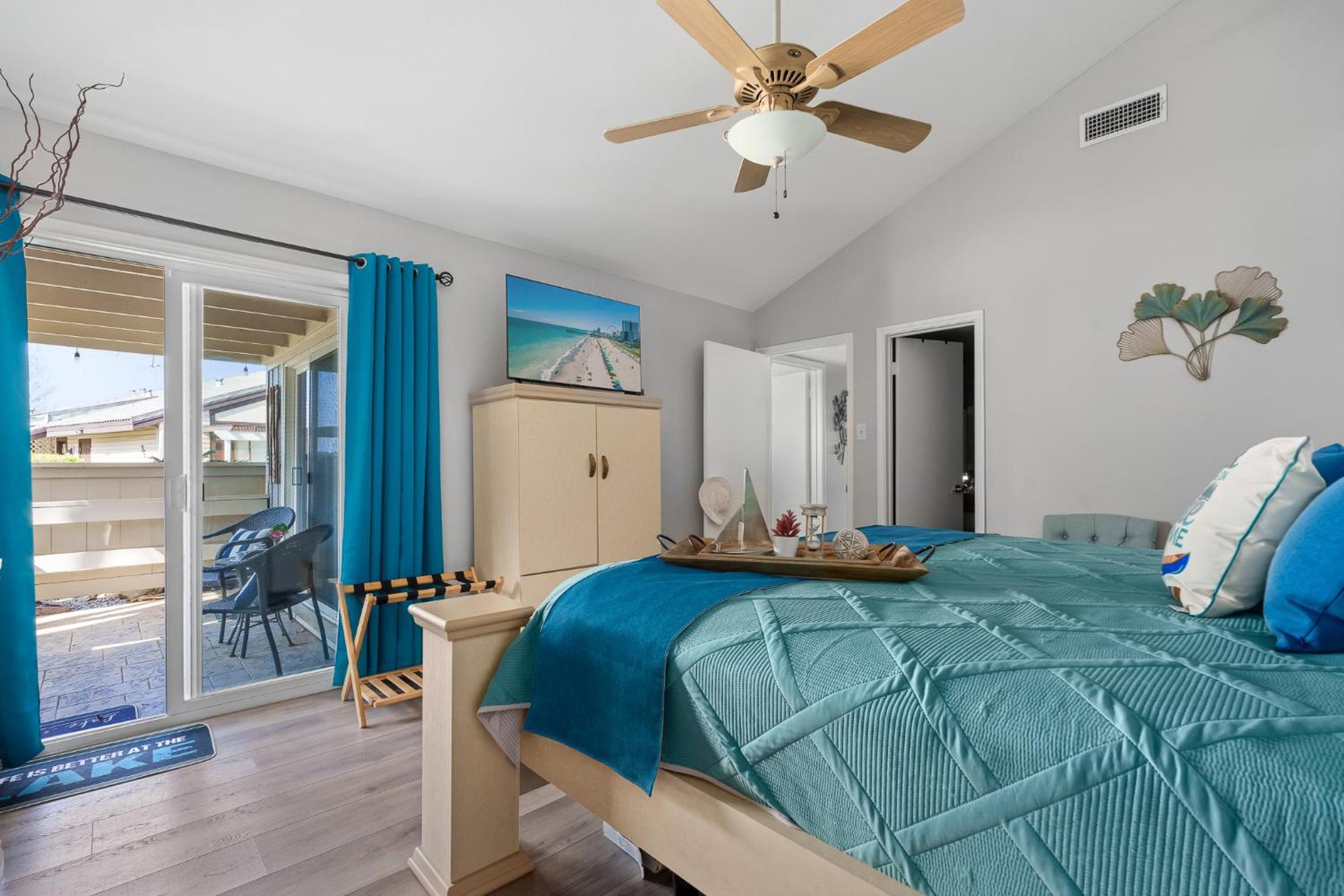 Conroe Lakefront Cottage