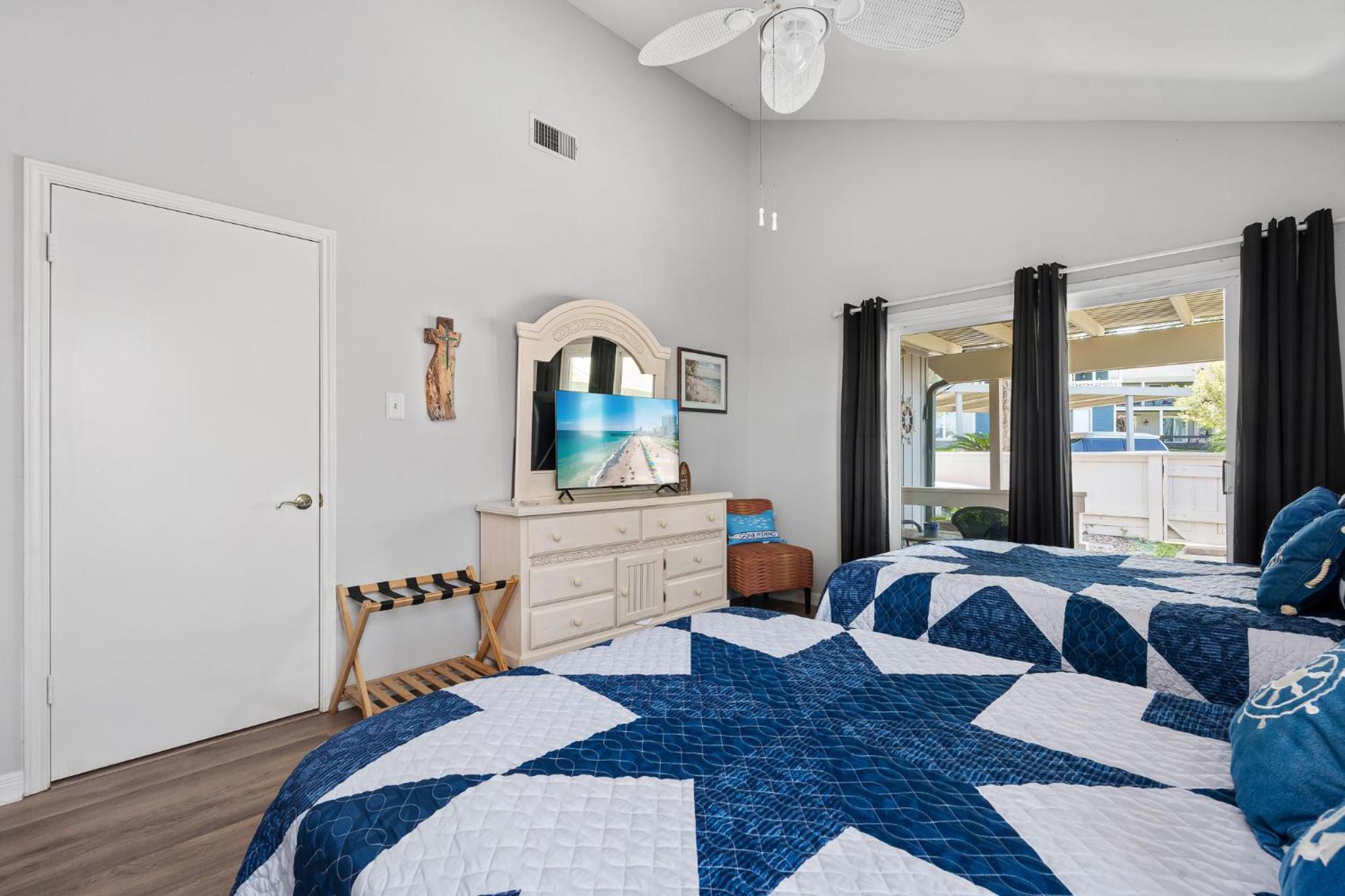 Conroe Lakefront Cottage