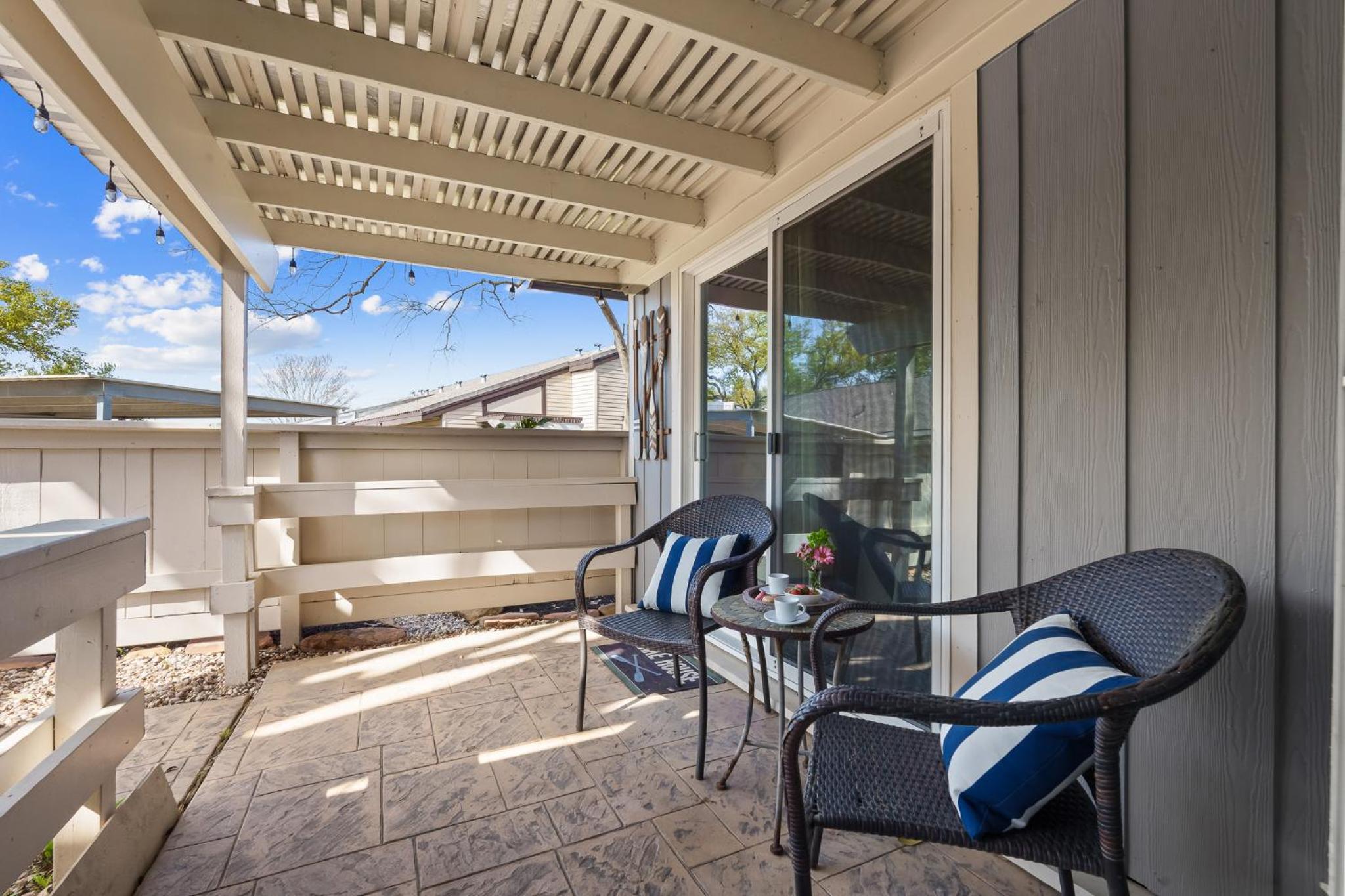 Conroe Lakefront Cottage