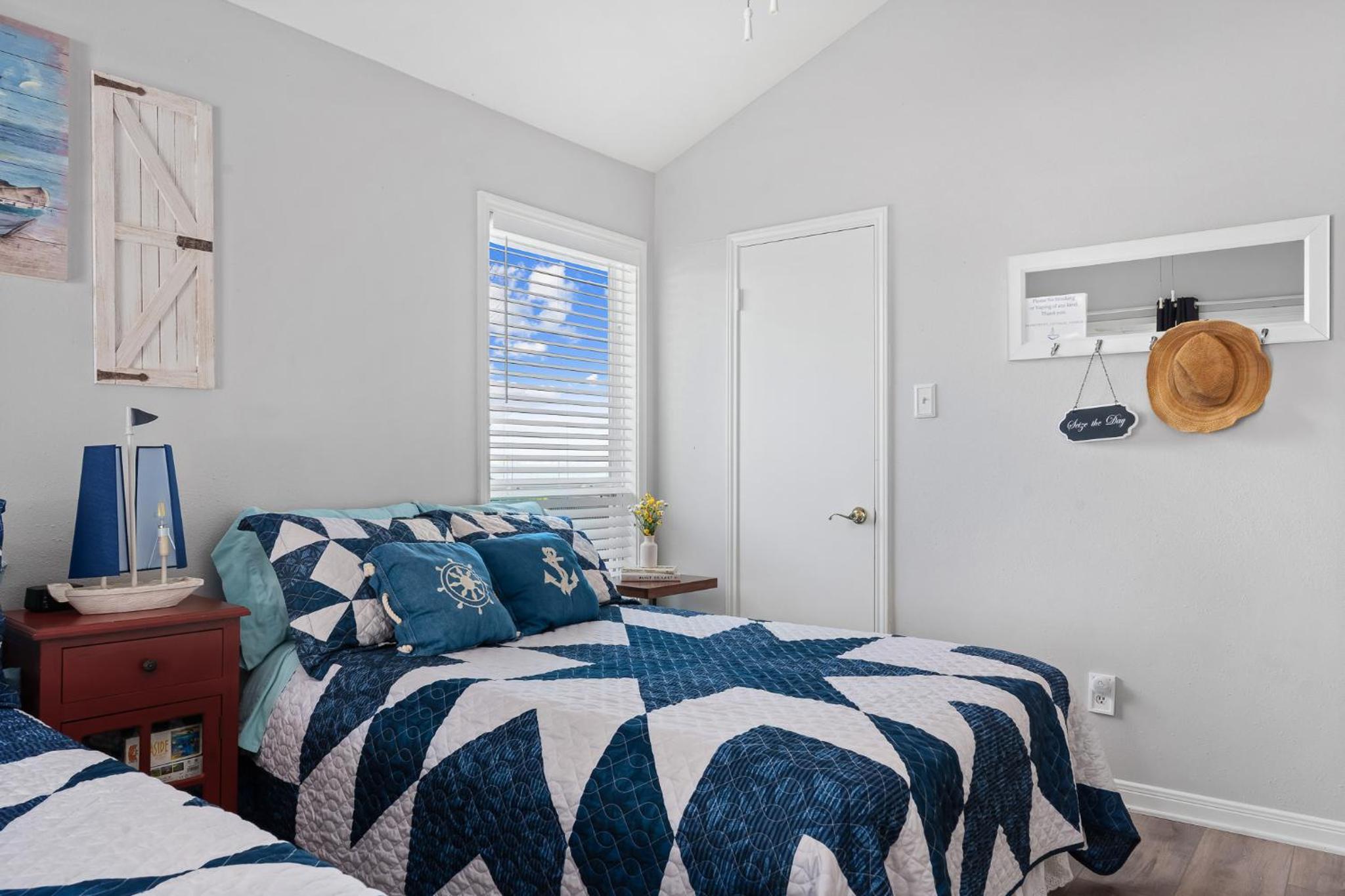 Conroe Lakefront Cottage