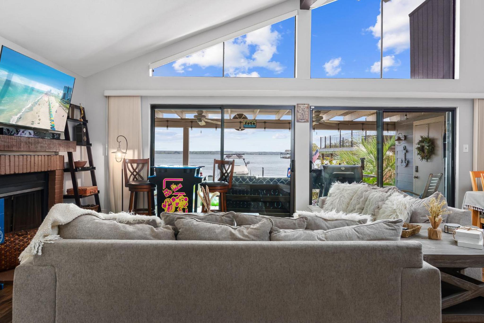 Conroe Lakefront Cottage
