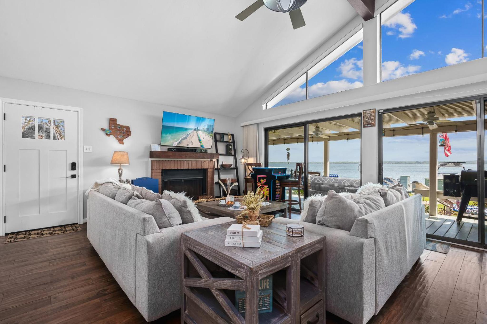 Conroe Lakefront Cottage