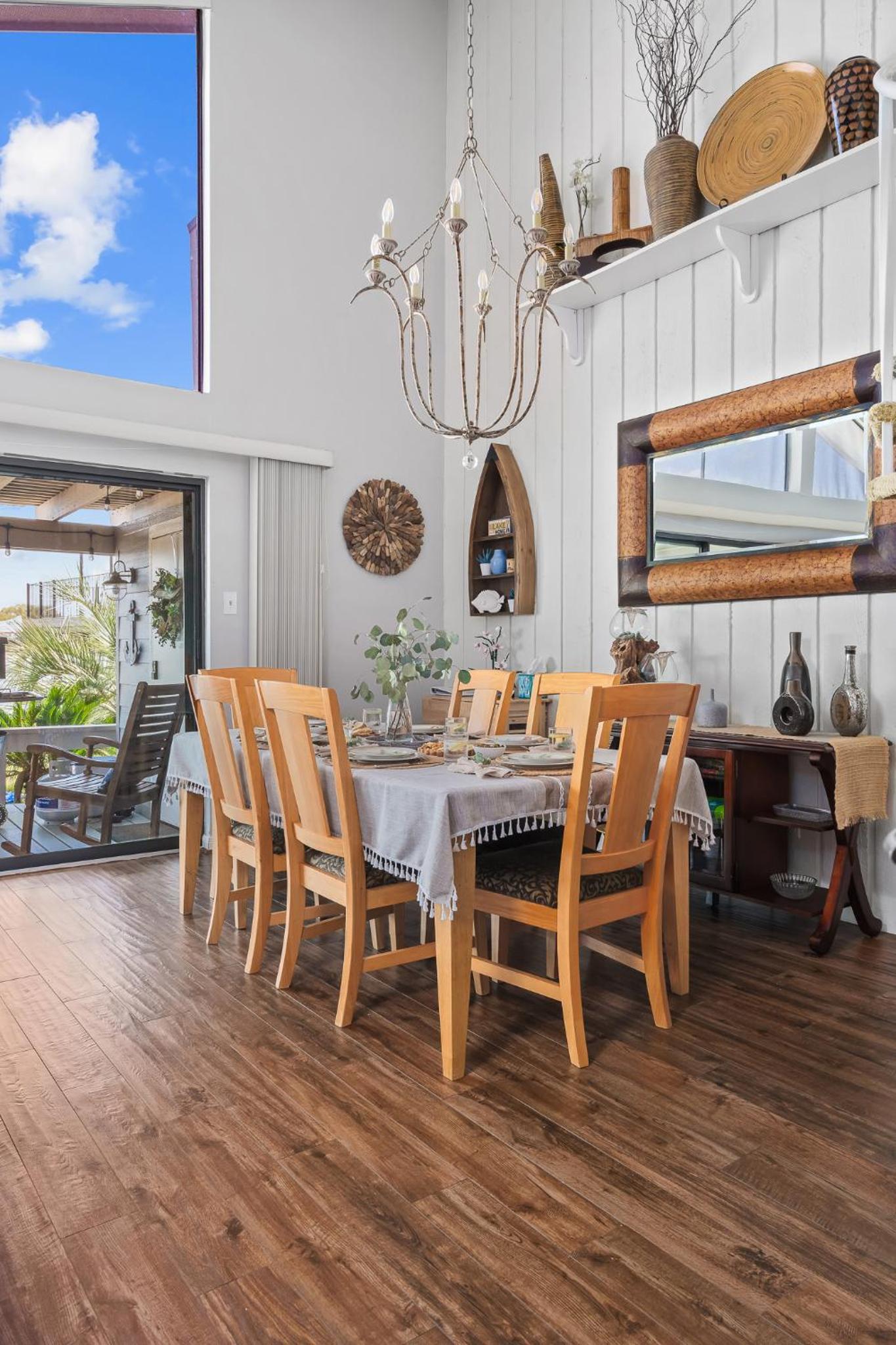 Conroe Lakefront Cottage