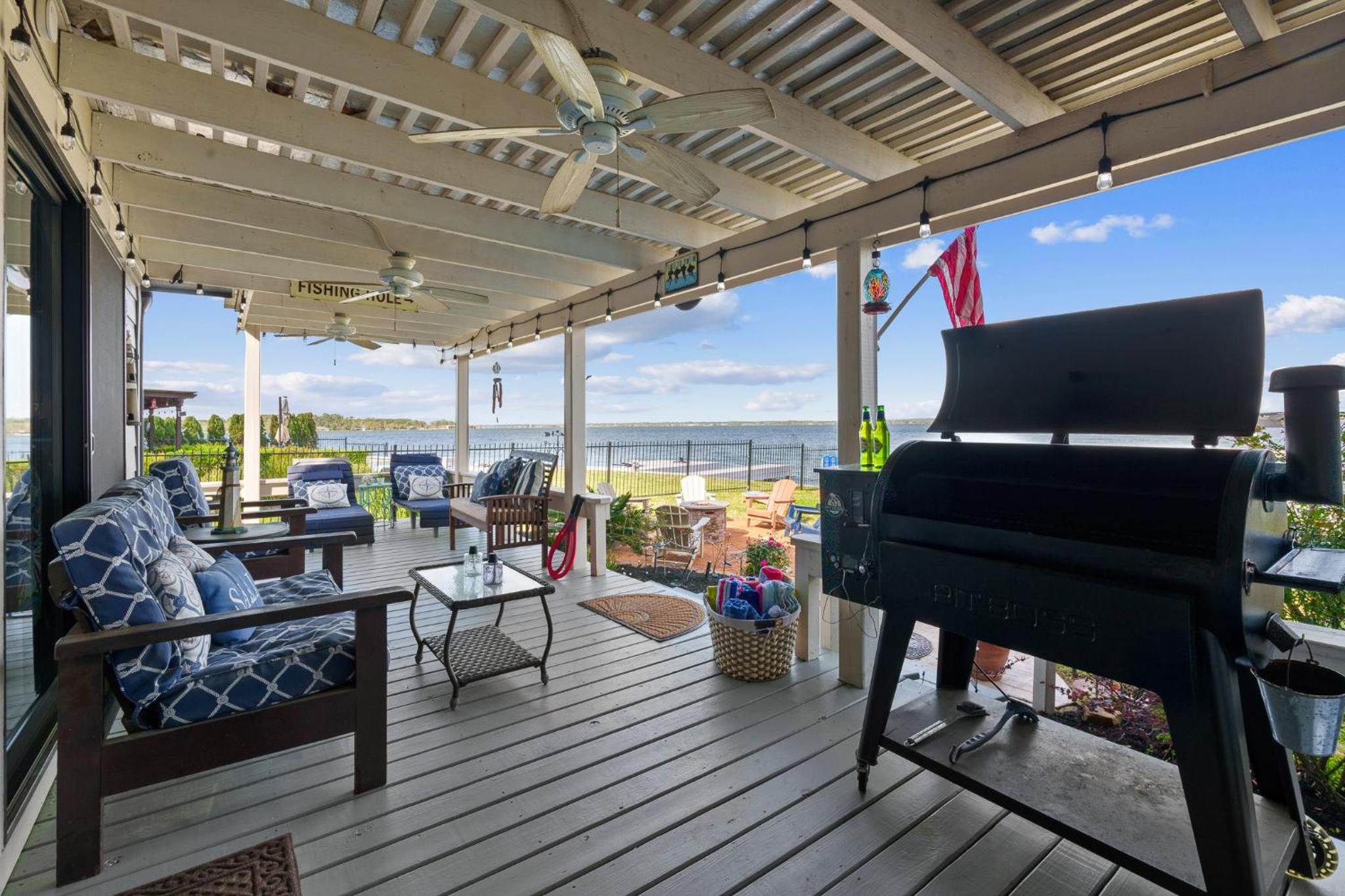 Conroe Lakefront Cottage