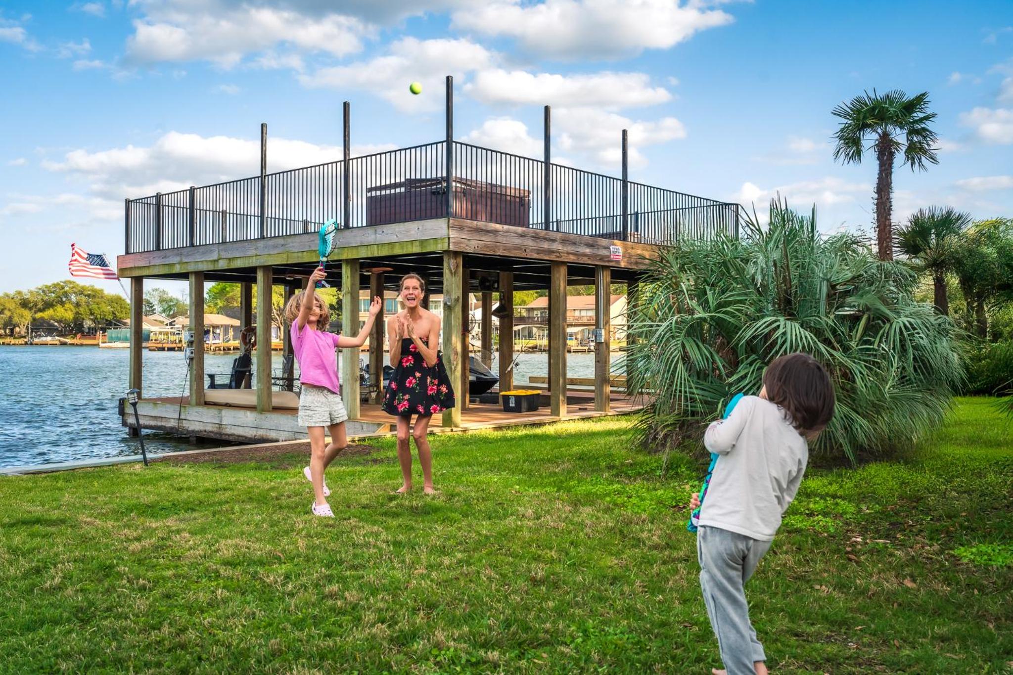 Conroe Lakefront Cottage