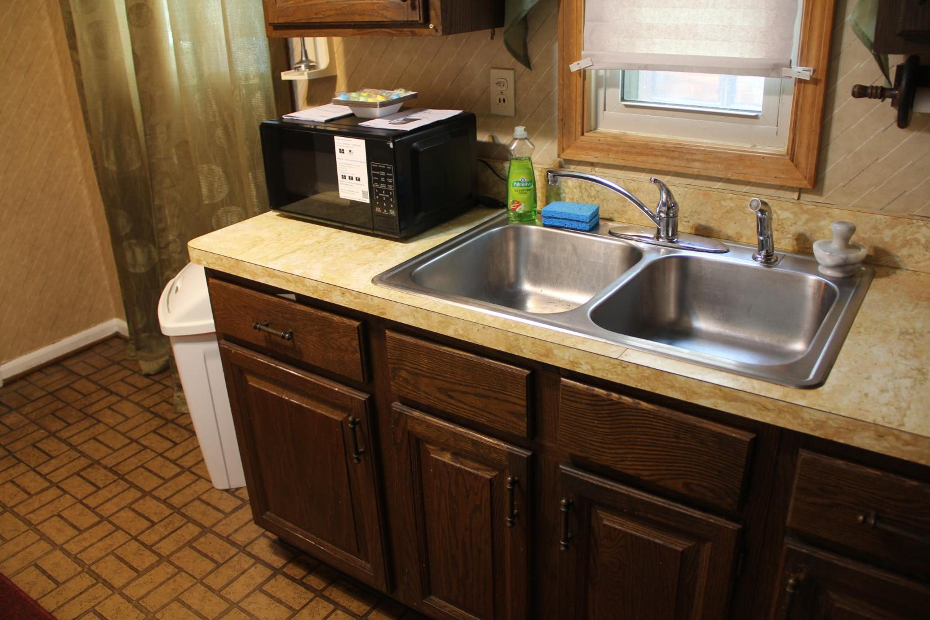 Beautiful, Cozy Stay in Oak Park, Queen Bedroom, Work Setup & Backyard Grill