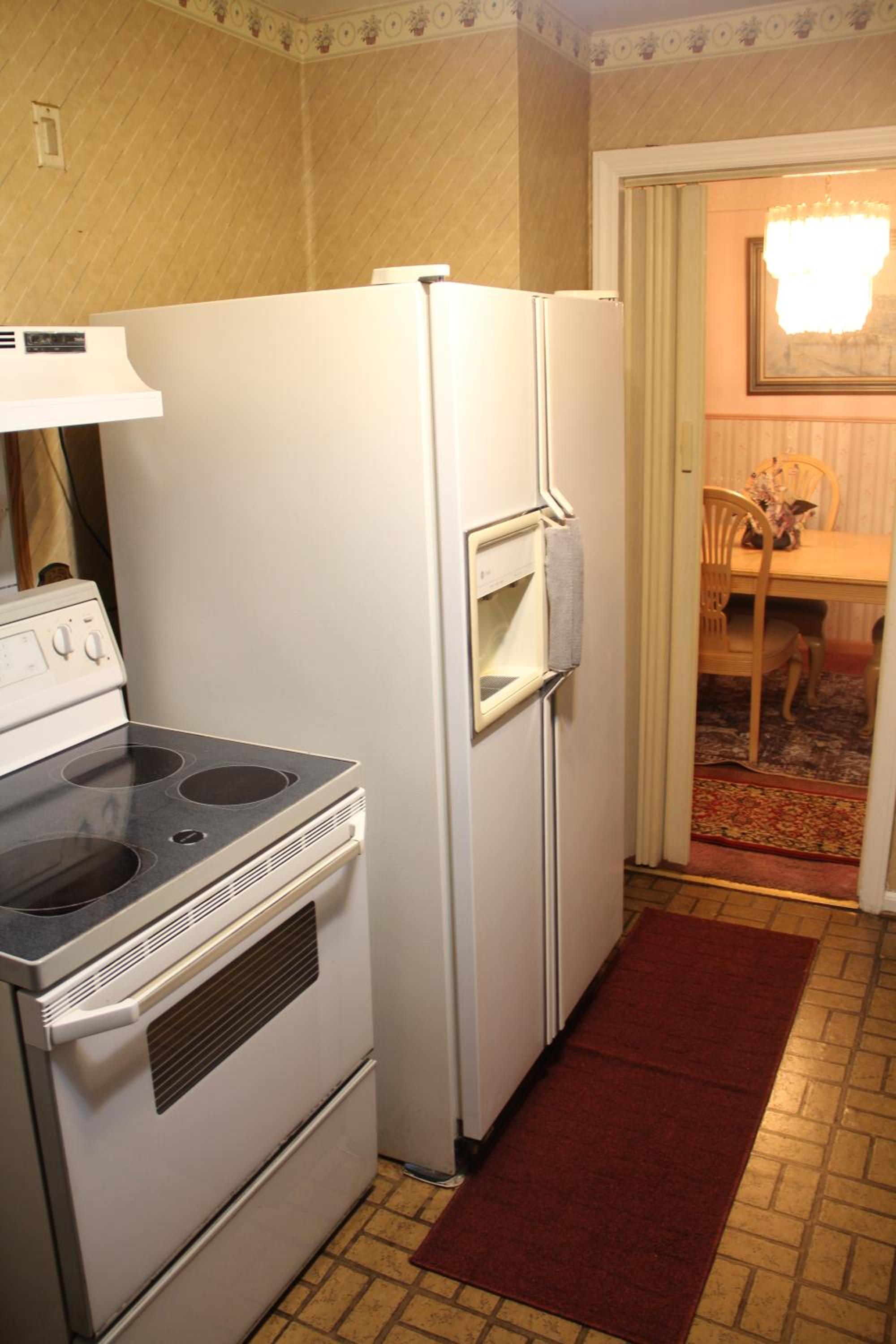 Beautiful, Cozy Stay in Oak Park, Queen Bedroom, Work Setup & Backyard Grill