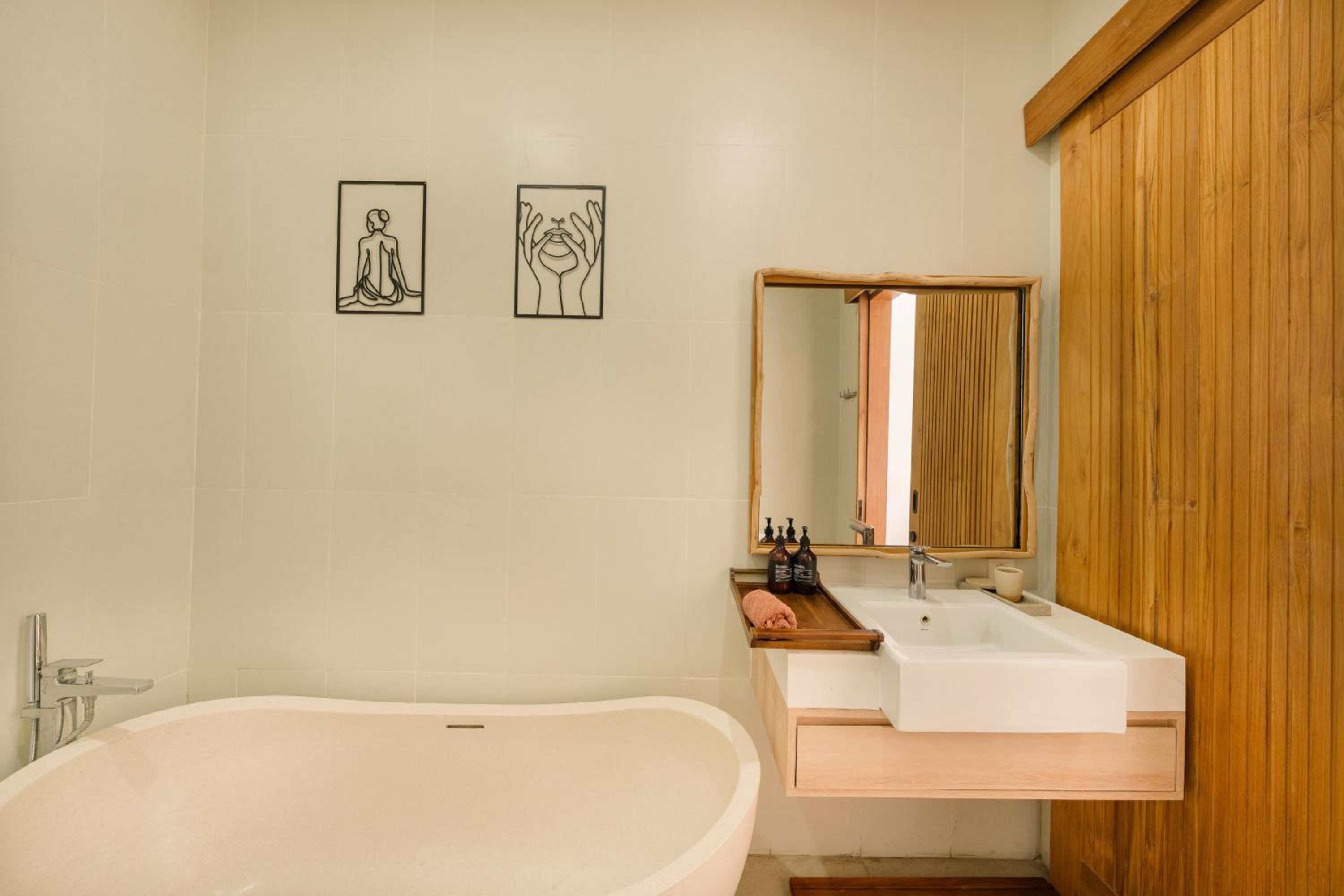 Shanti Villa - 3BR Luxury Private Pool Villa in Seminyak