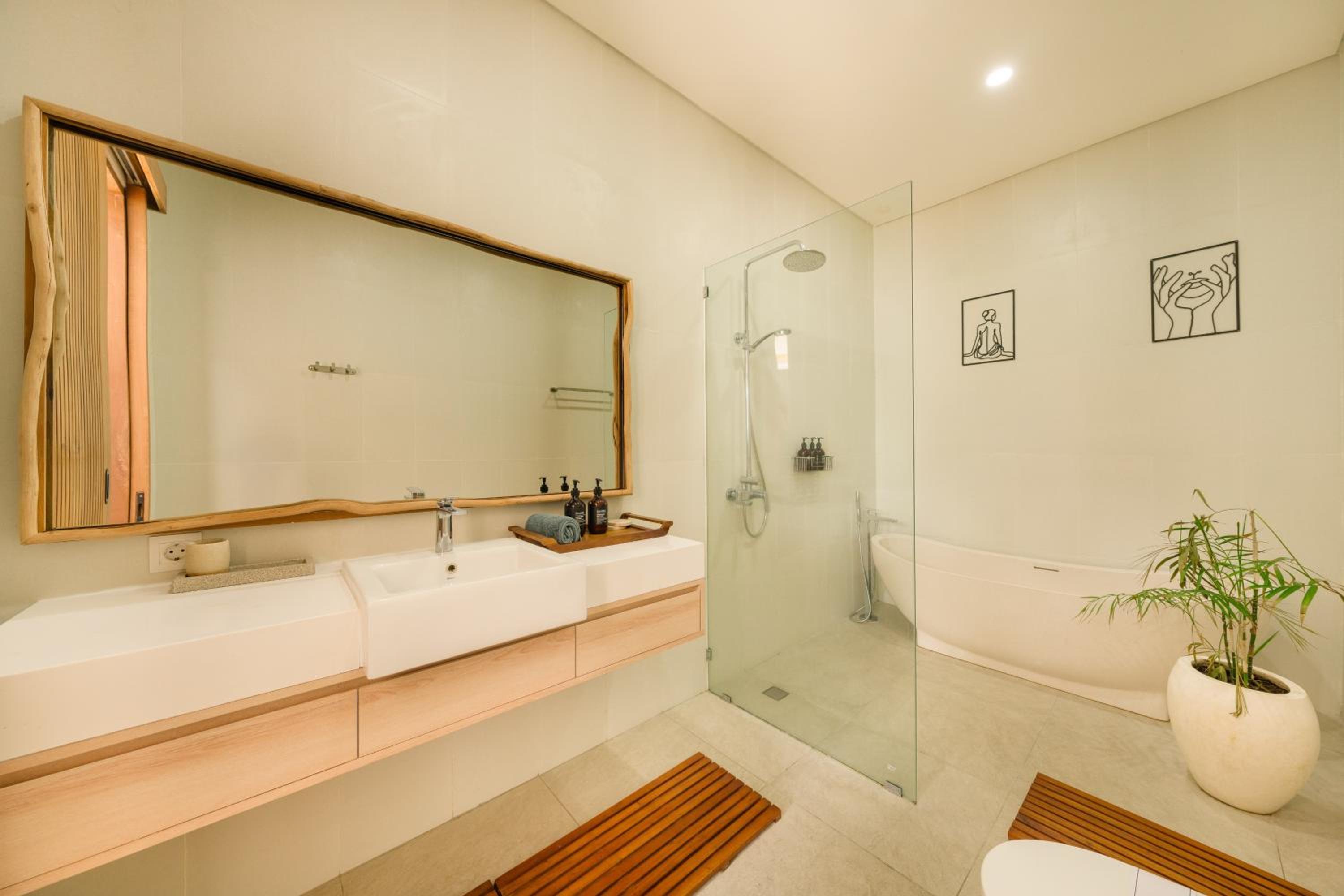 Shanti Villa - 3BR Luxury Private Pool Villa in Seminyak