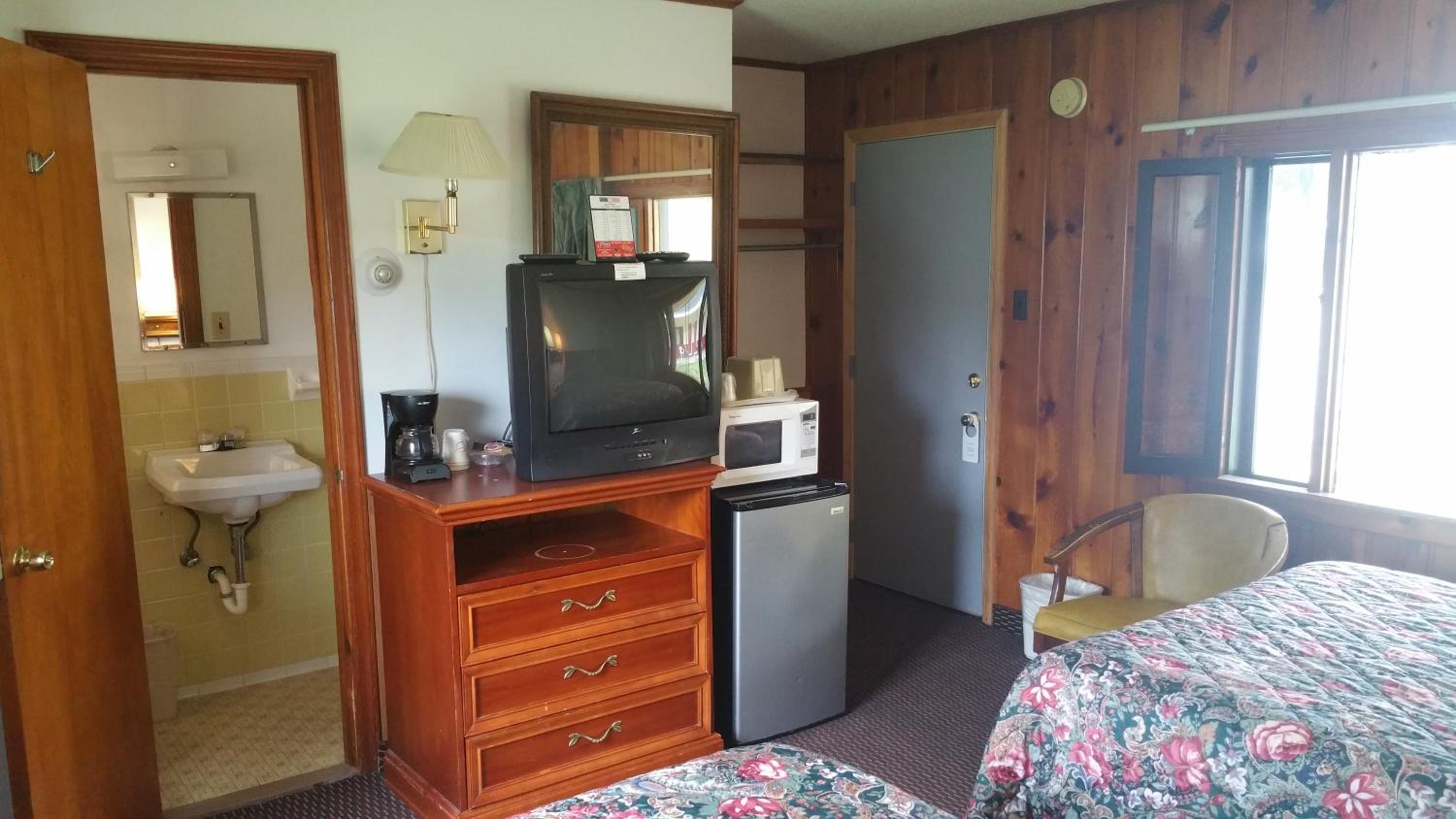 Cadillac Vacations - Sun N Snow Hotel - Property Image 1
