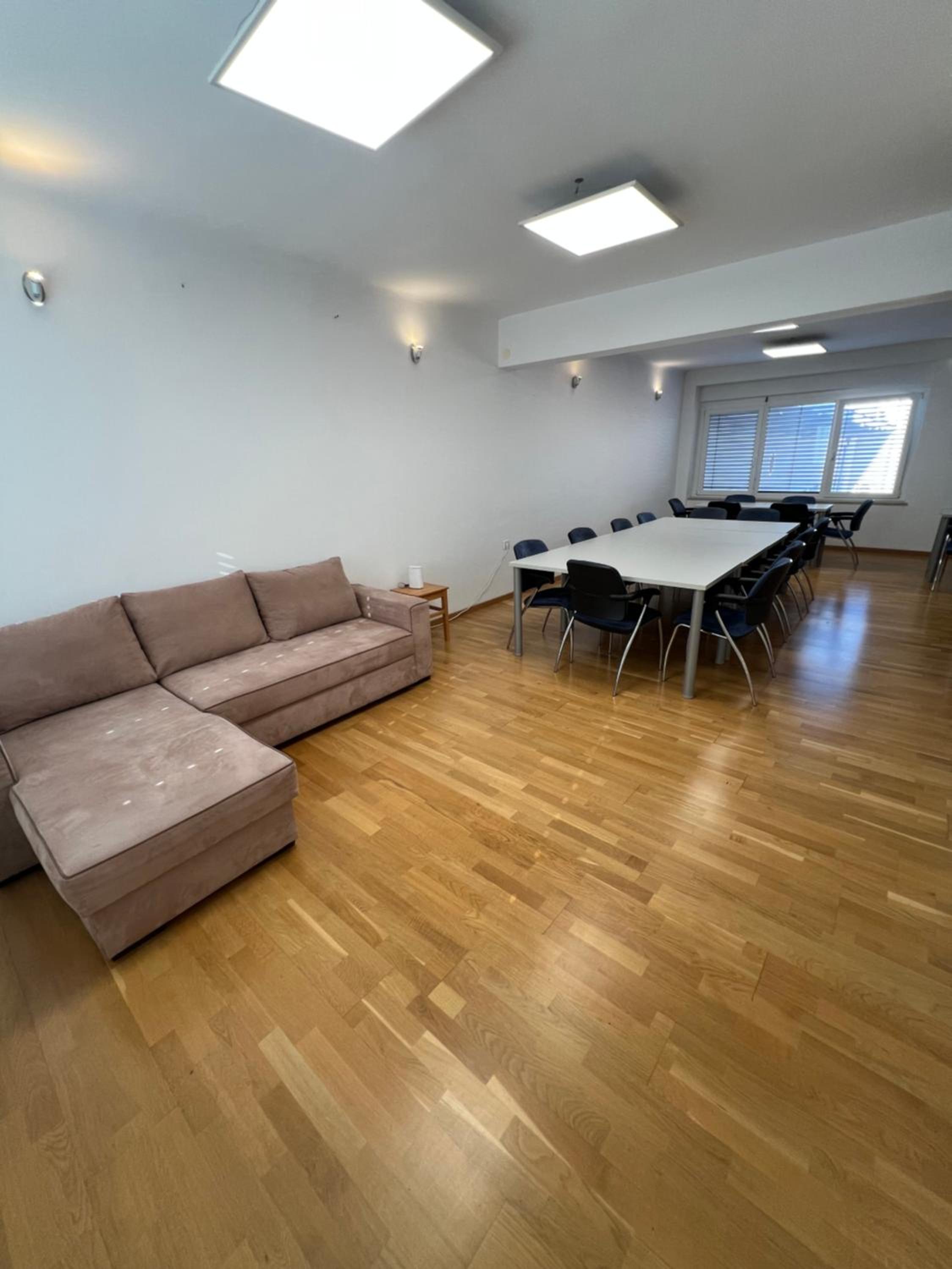 Kolarjeva International House