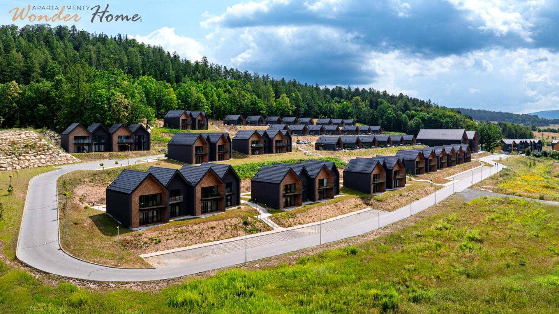 Wonder Hill - bajkowy widok na góry i zalew, strefa wellness na terenie kompleksu