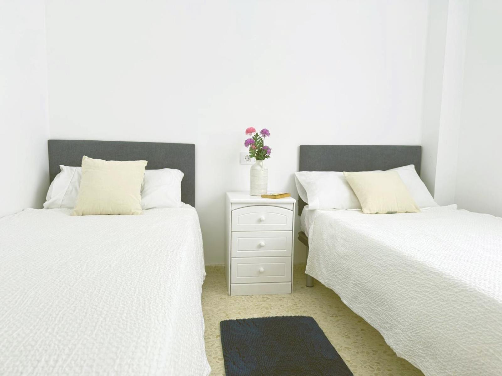 Vibes Center Flat