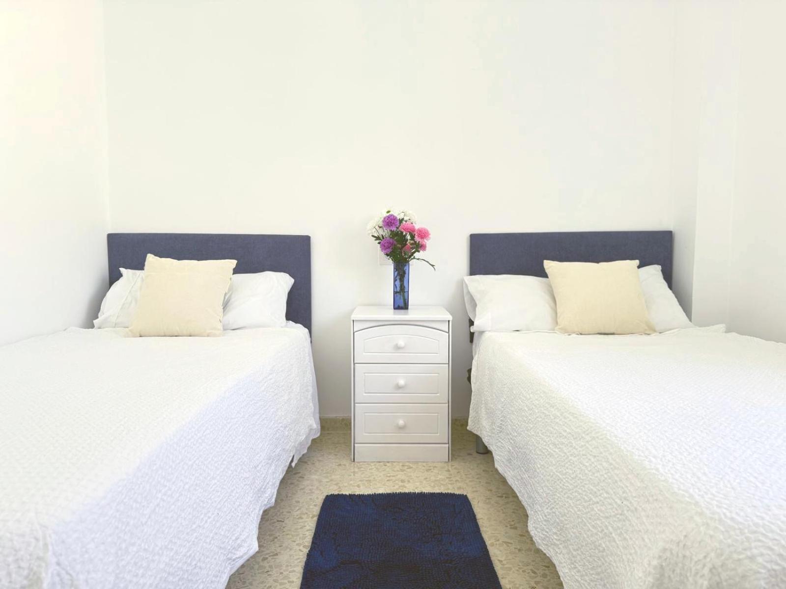 Vibes Center Flat