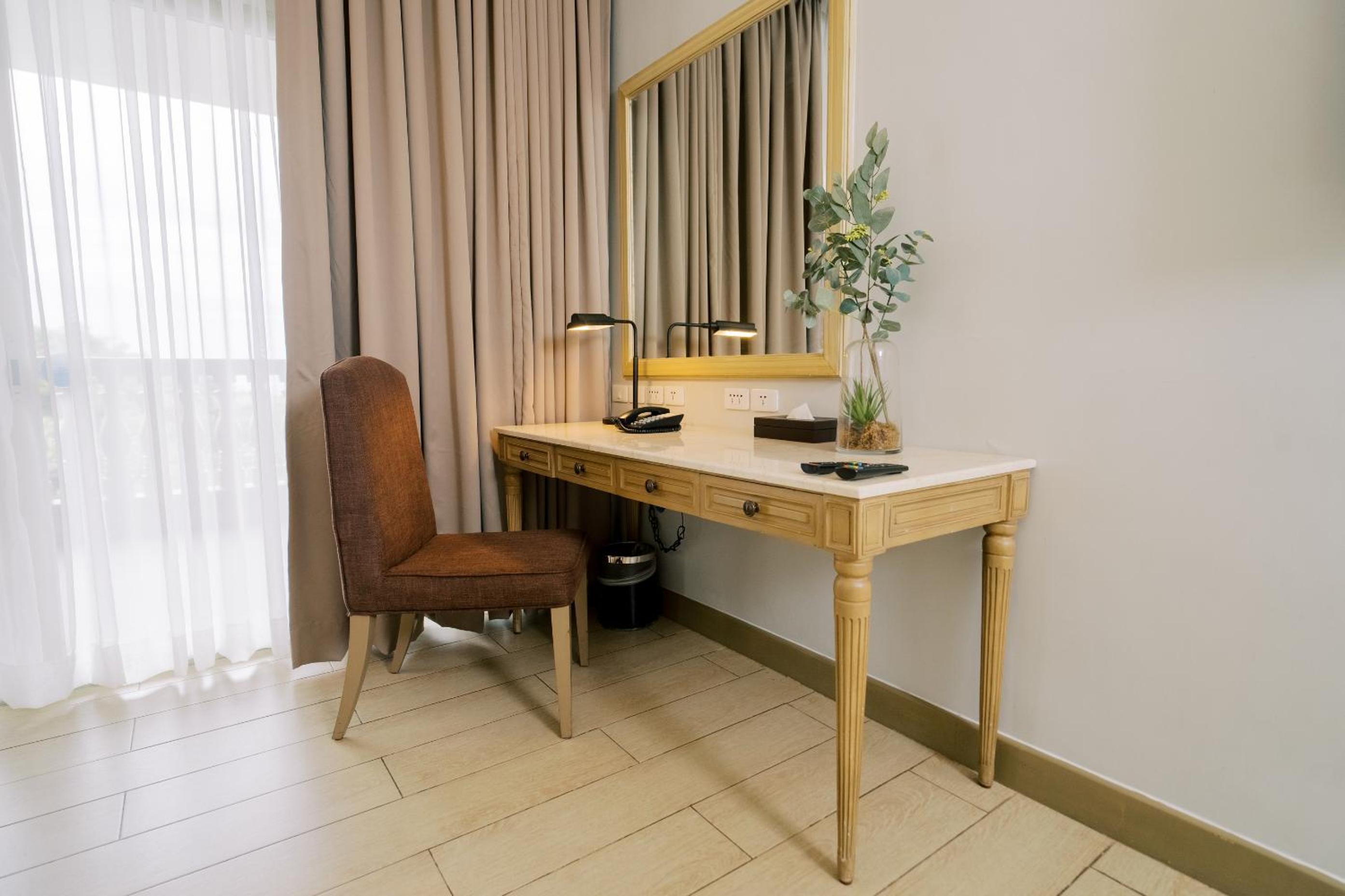 Scenic Tagaytay Getaway with Taal Views