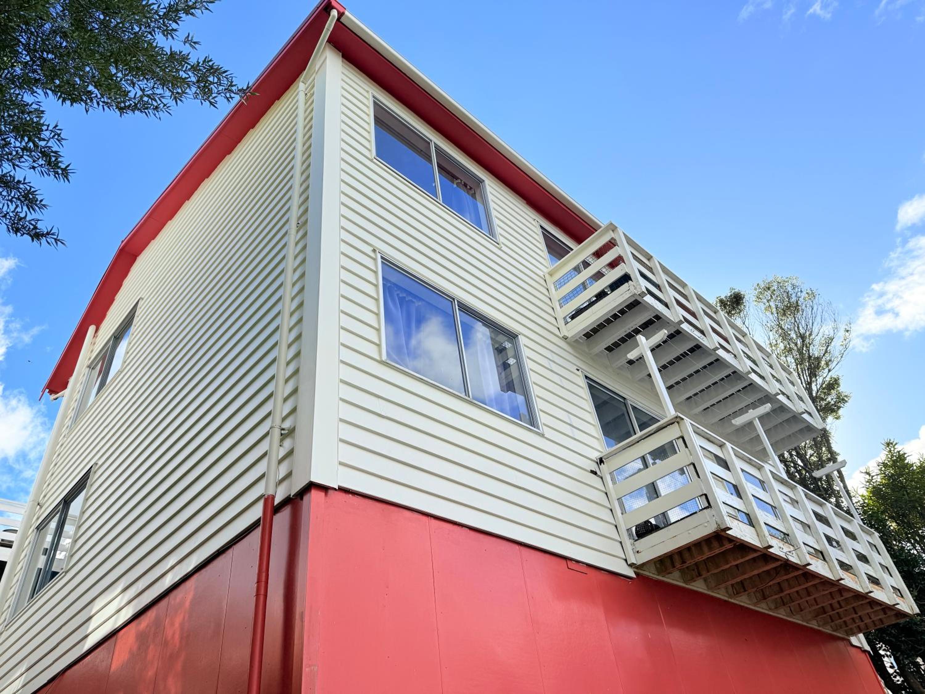 Renovated Entire 2BR Flat, Comfort, Scenic Views, Free Parking & 10 min to Ferry