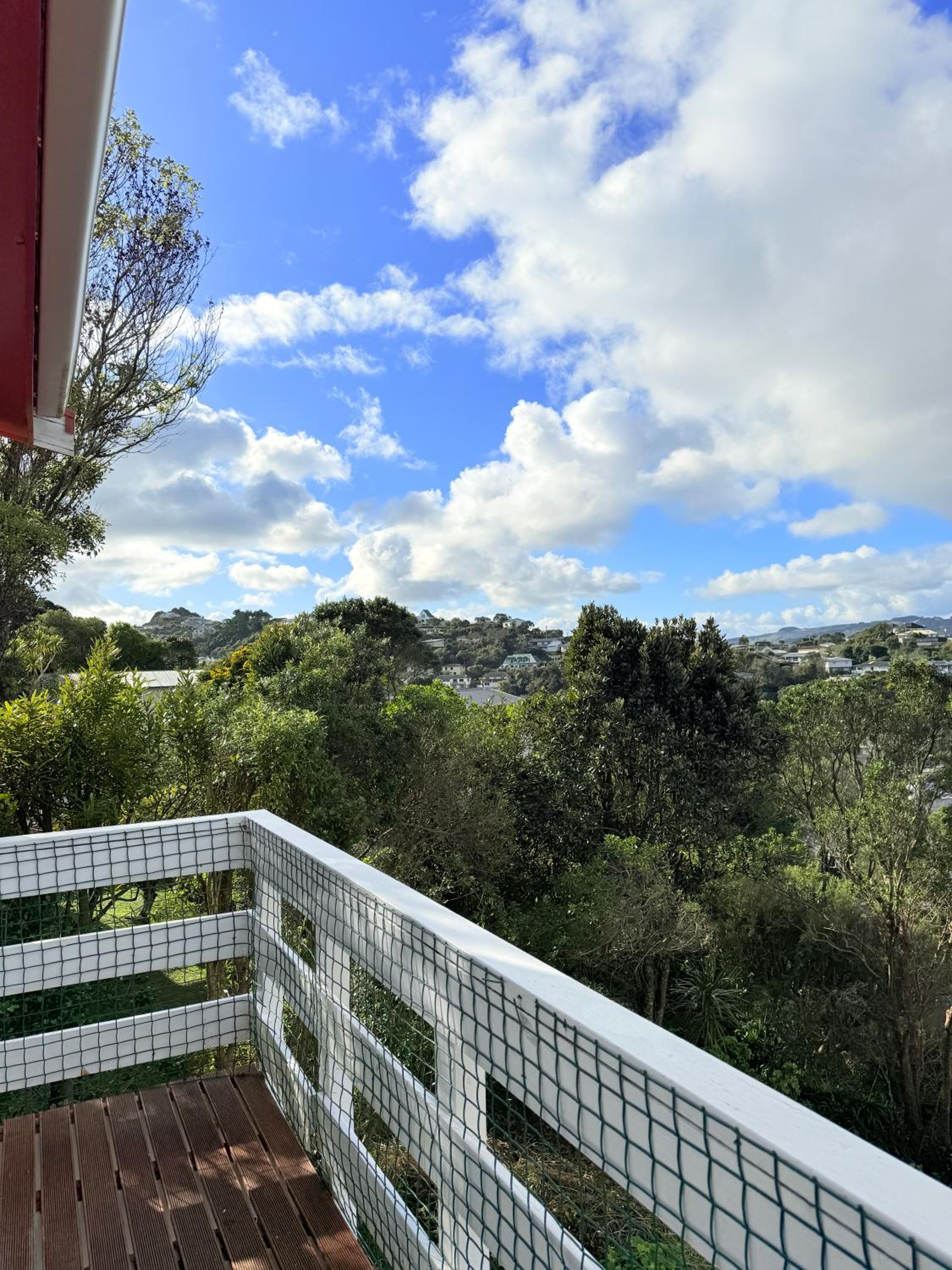 Renovated Entire 2BR Flat, Comfort, Scenic Views, Free Parking & 10 min to Ferry