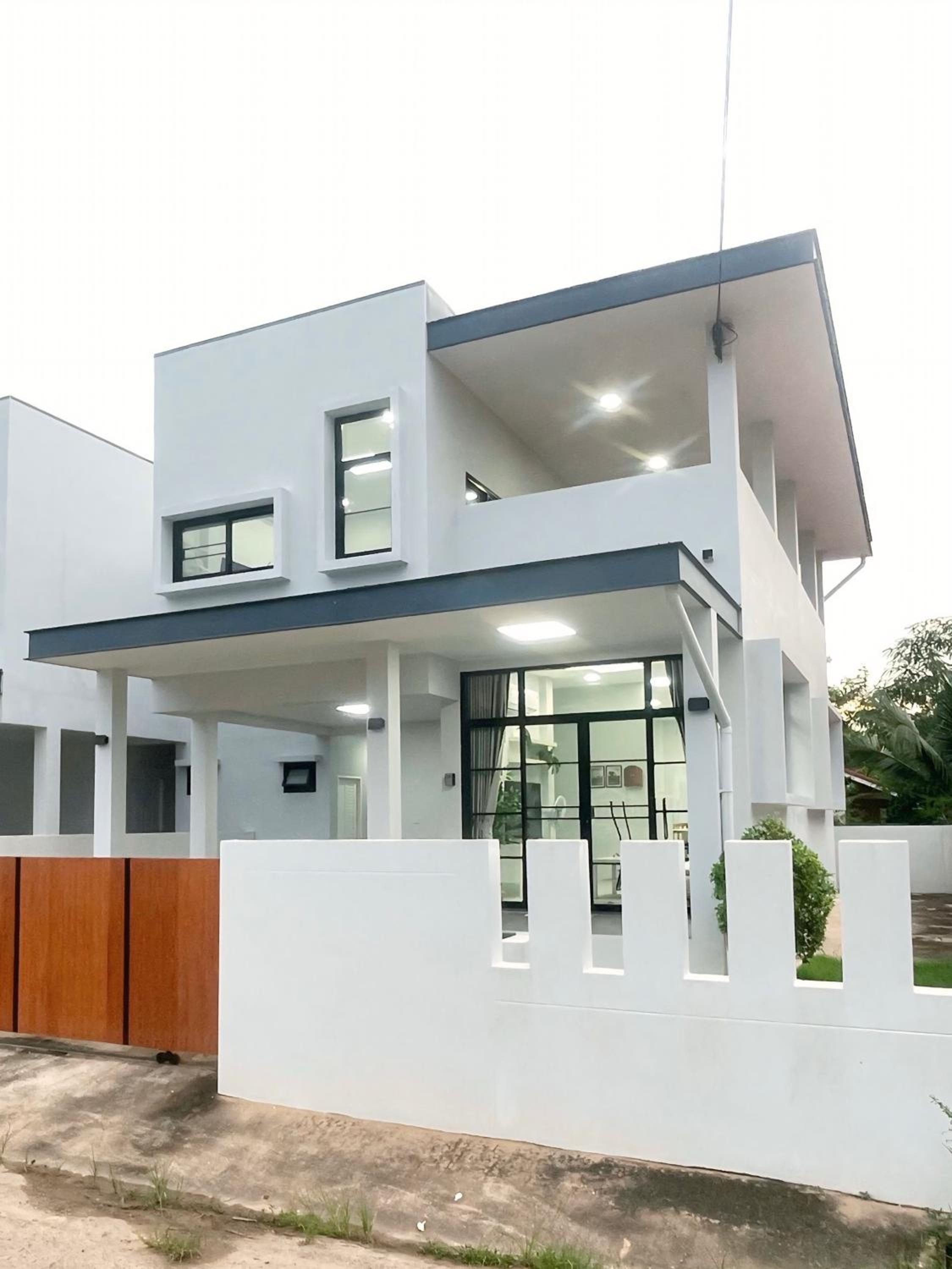 Ubon Hide Away - Brand New Private Villa - Walk to Lake - Pet Friendly