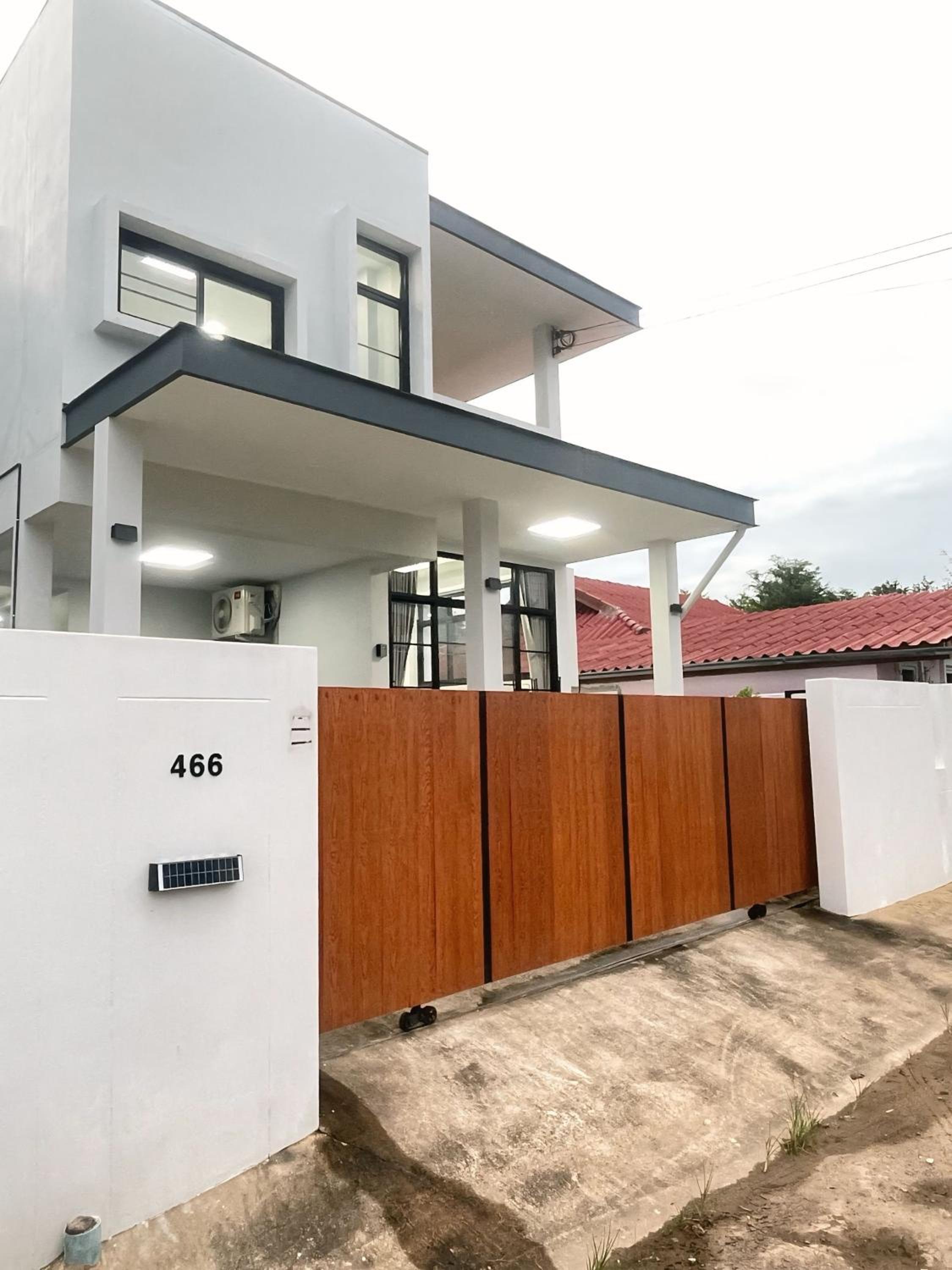 Ubon Hide Away - Brand New Private Villa - Walk to Lake - Pet Friendly