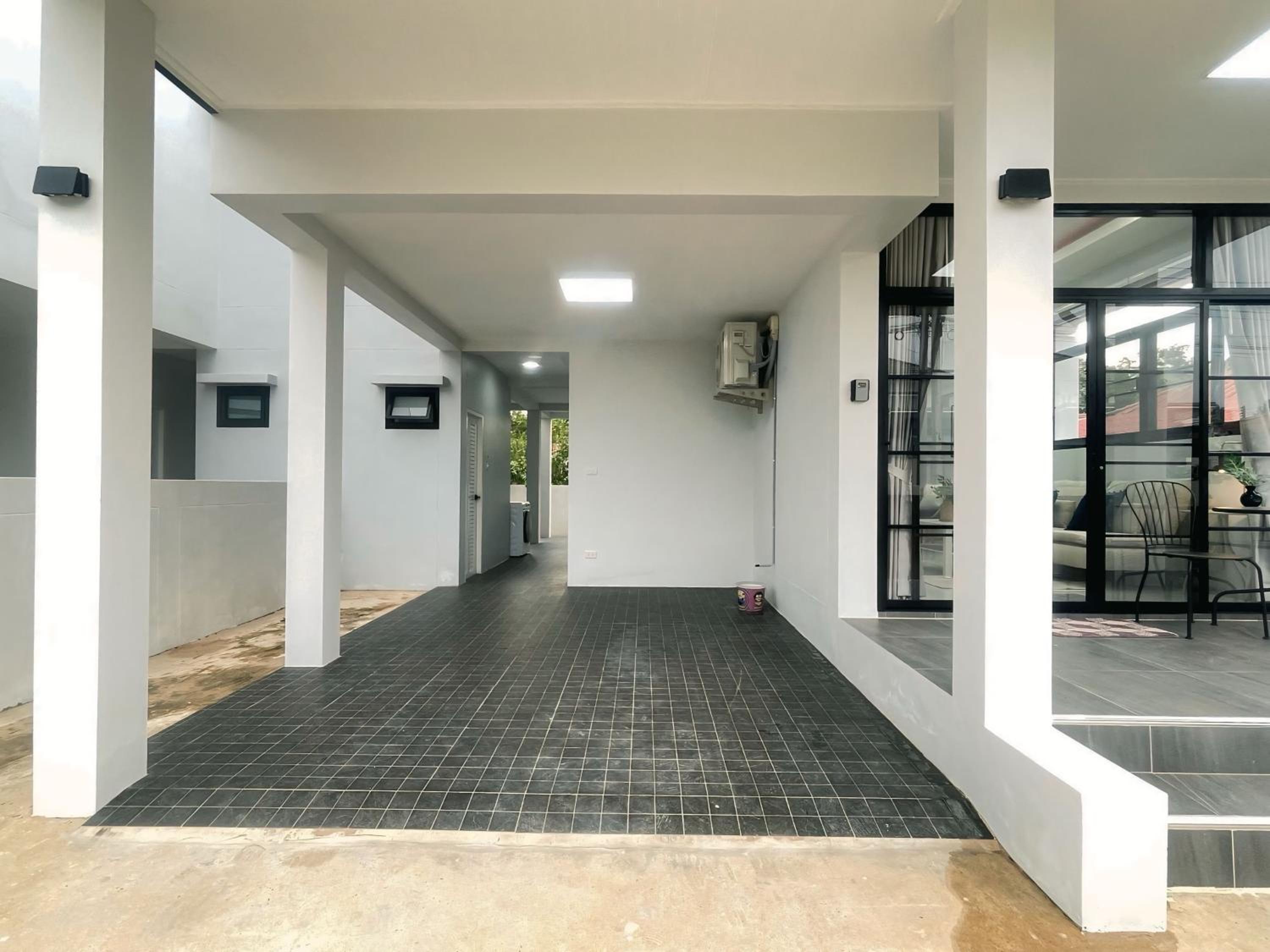 Ubon Hide Away - Brand New Private Villa - Walk to Lake - Pet Friendly