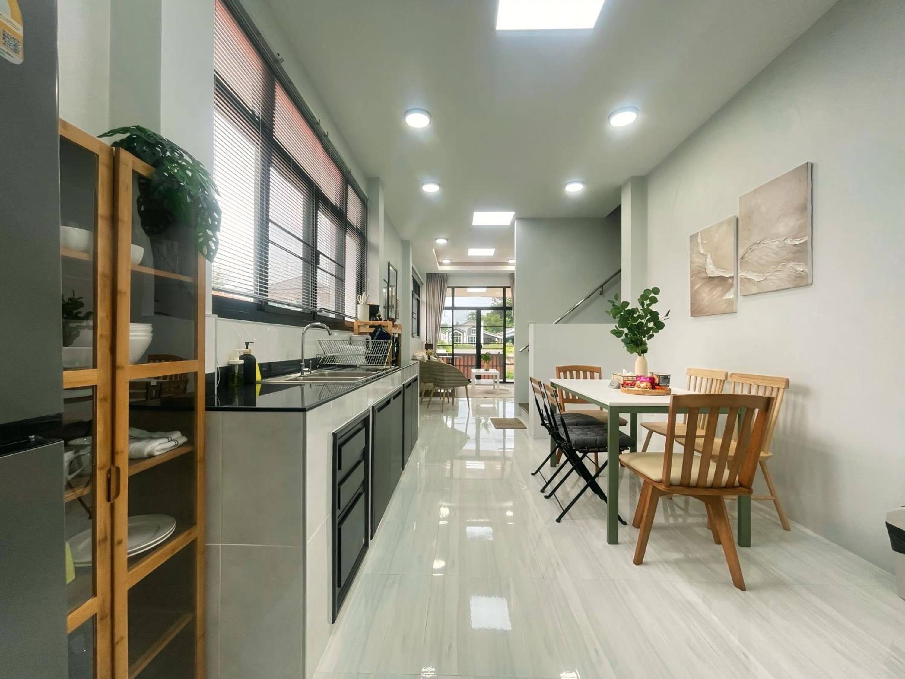 Ubon Hide Away - Brand New Private Villa - Walk to Lake - Pet Friendly