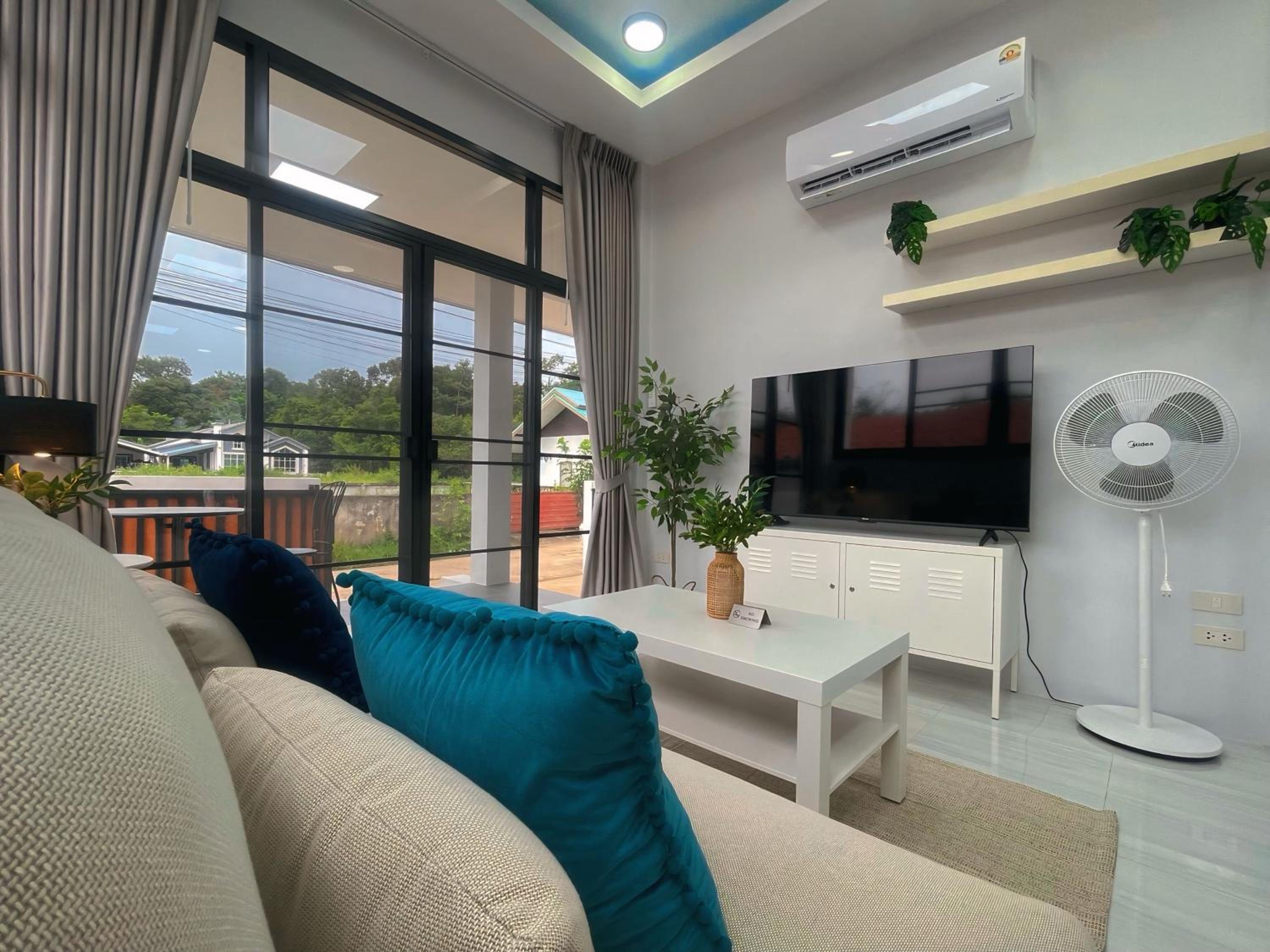 Ubon Hide Away - Brand New Private Villa - Walk to Lake - Pet Friendly
