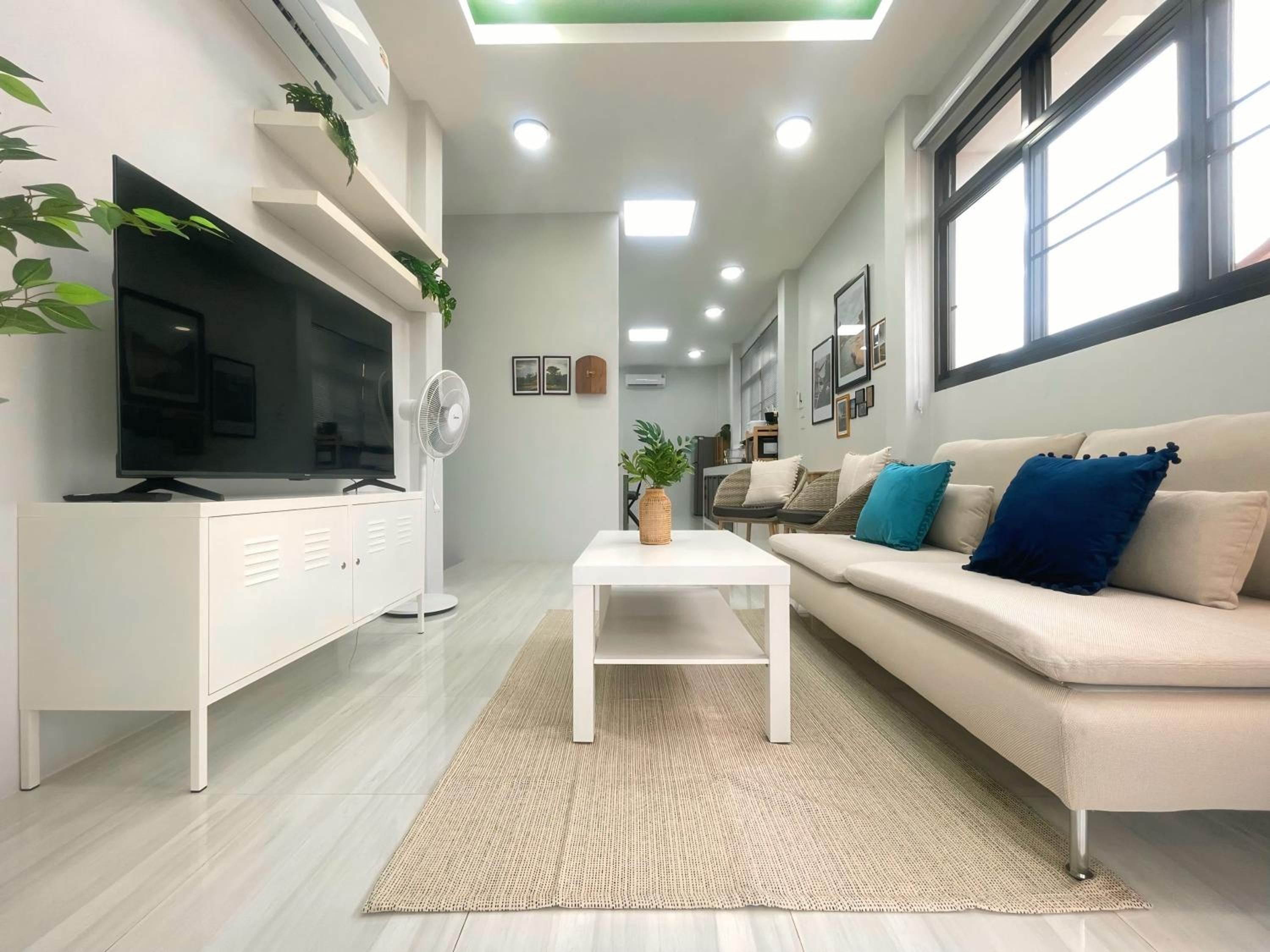 Ubon Hide Away - Brand New Private Villa - Walk to Lake - Pet Friendly