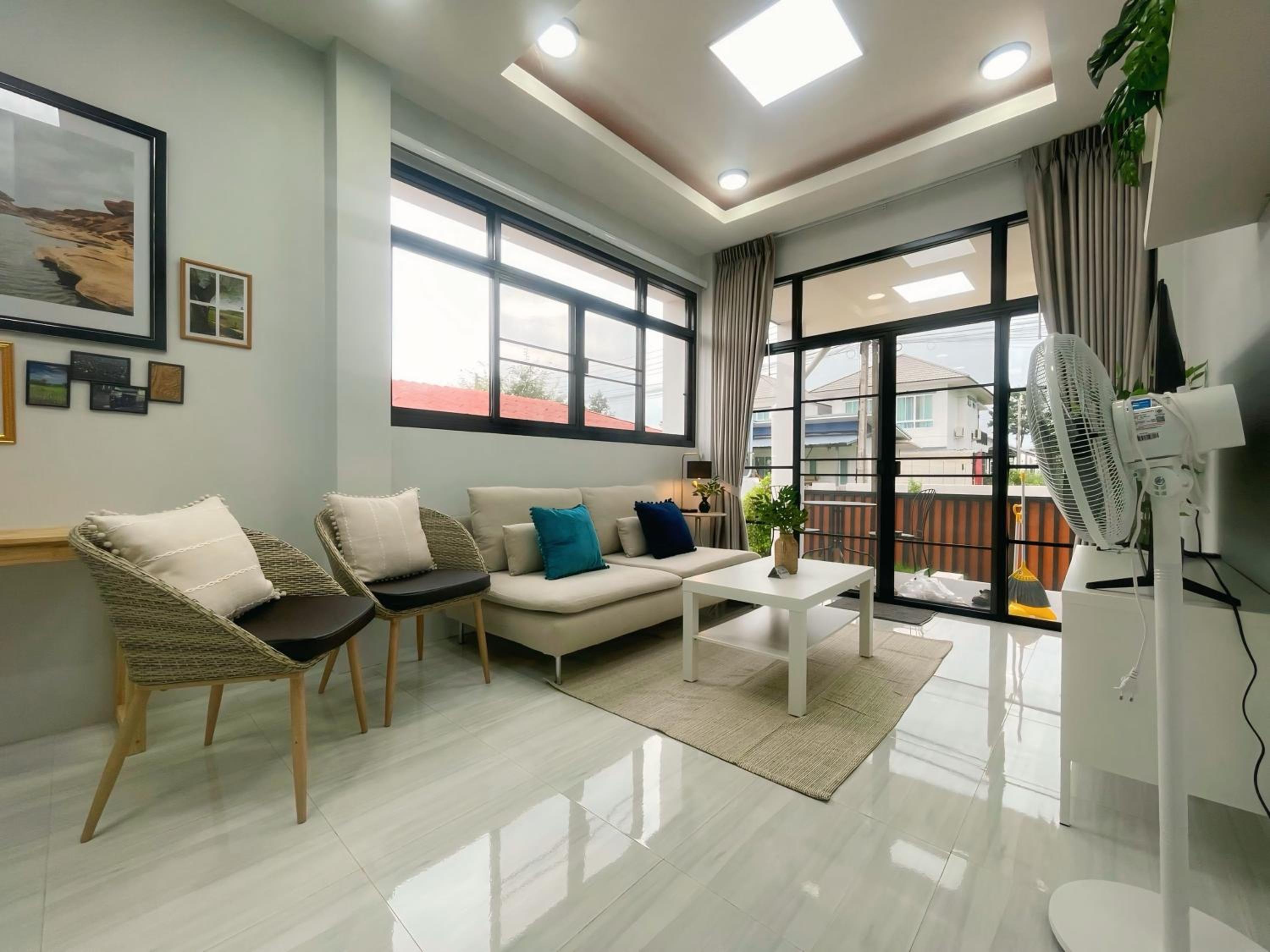 Ubon Hide Away - Brand New Private Villa - Walk to Lake - Pet Friendly