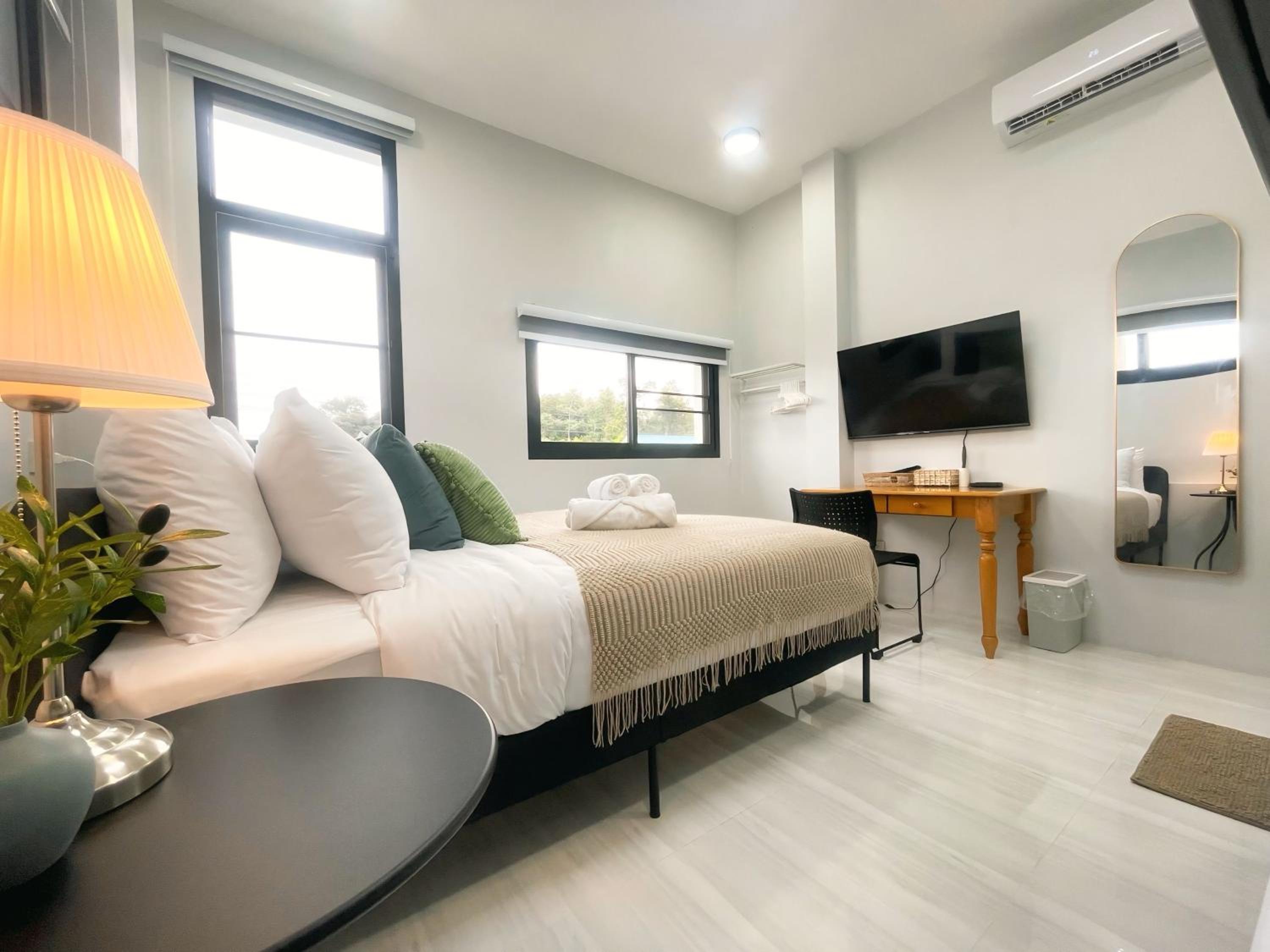 Ubon Hide Away - Brand New Private Villa - Walk to Lake - Pet Friendly