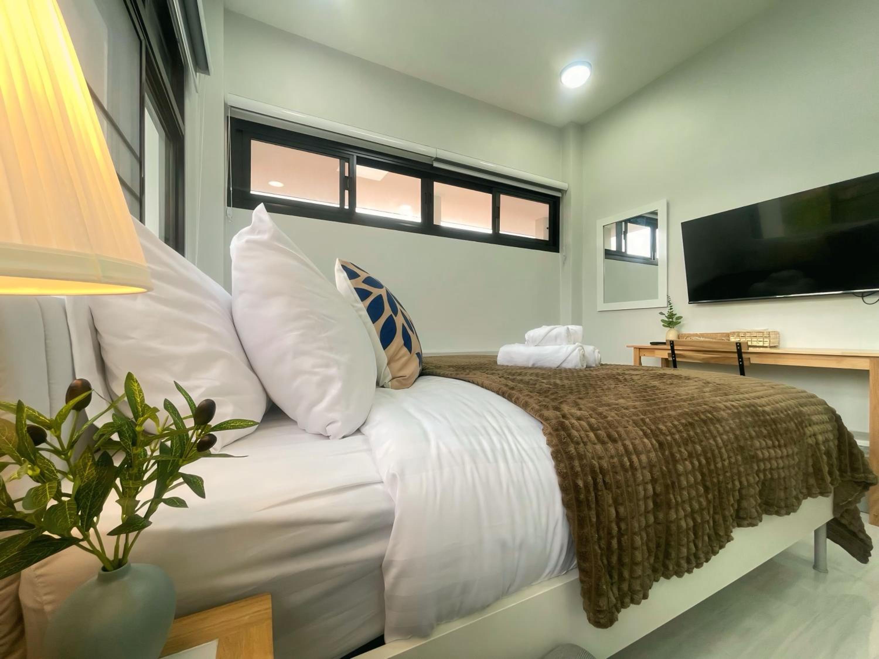 Ubon Hide Away - Brand New Private Villa - Walk to Lake - Pet Friendly
