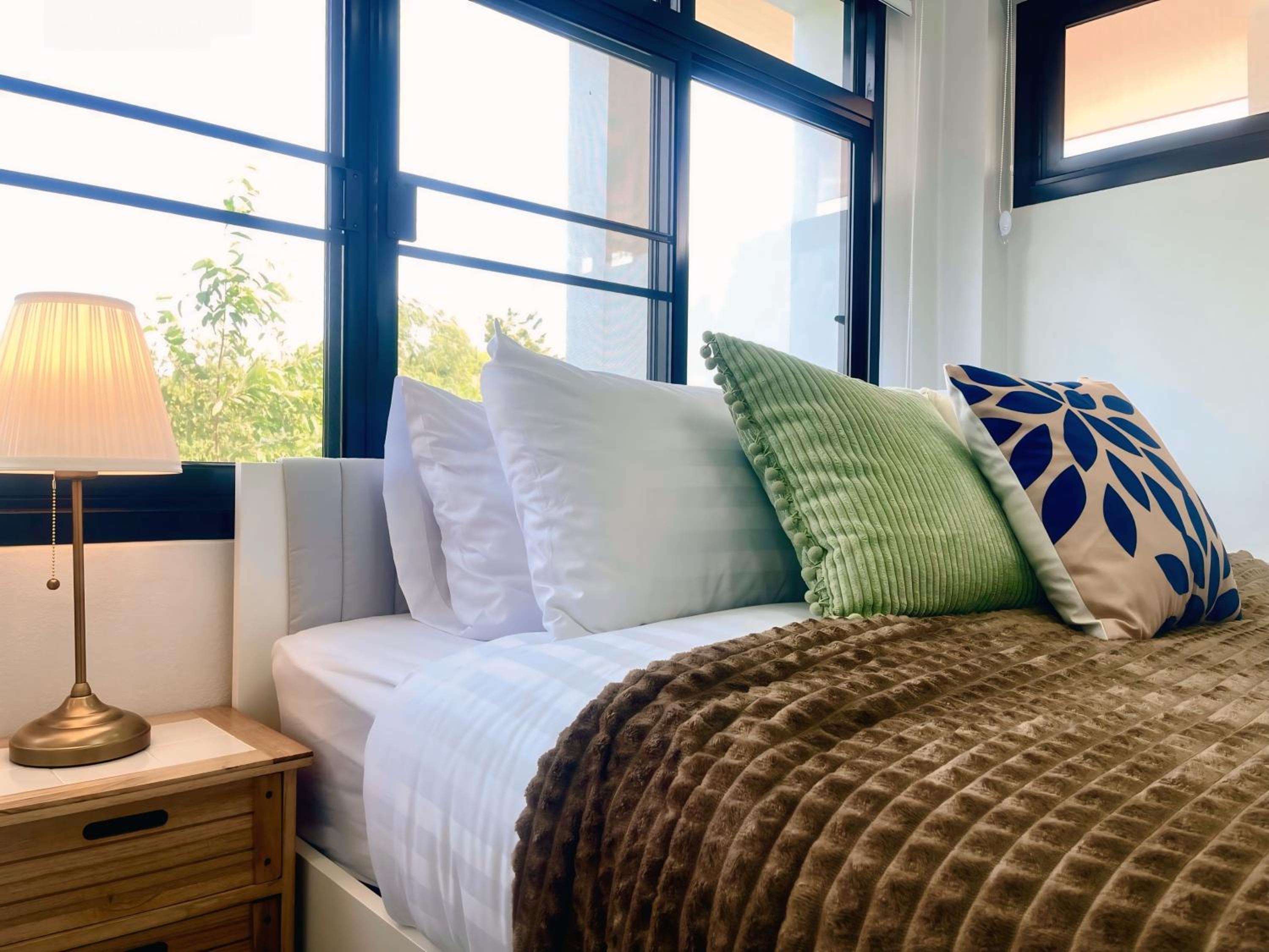 Ubon Hide Away - Brand New Private Villa - Walk to Lake - Pet Friendly