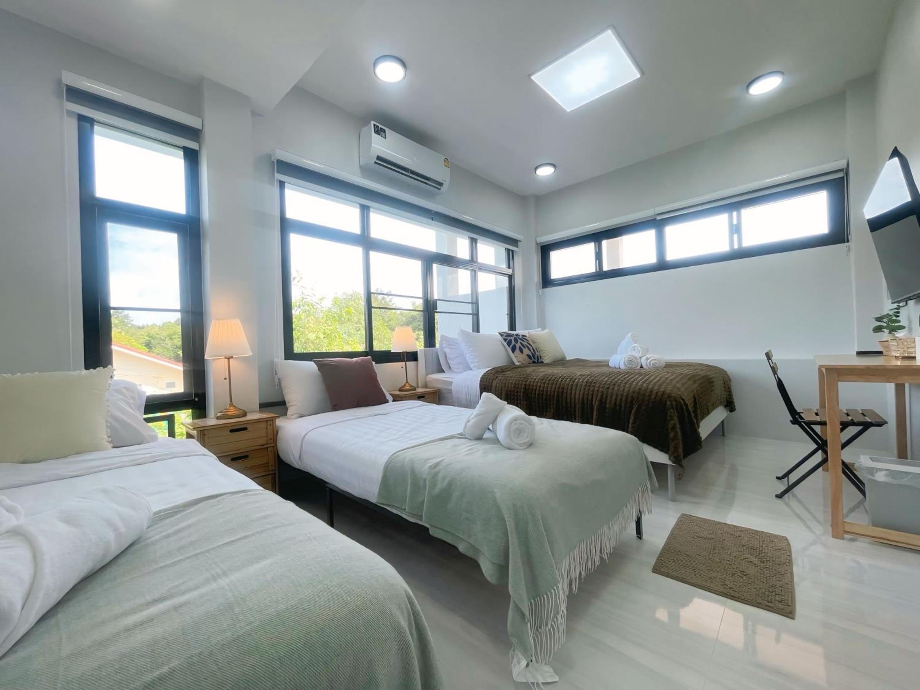 Ubon Hide Away - Brand New Private Villa - Walk to Lake - Pet Friendly