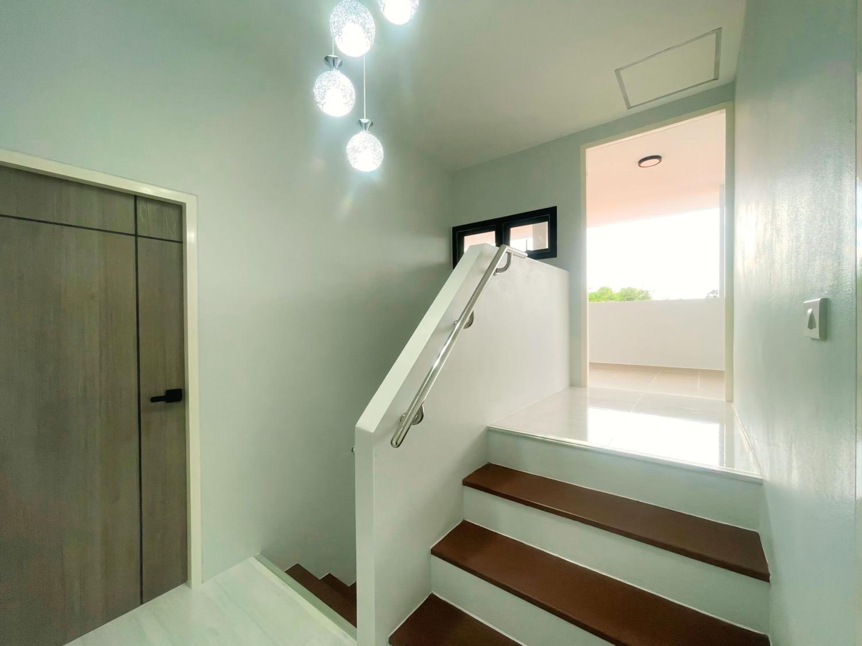Ubon Hide Away - Brand New Private Villa - Walk to Lake - Pet Friendly