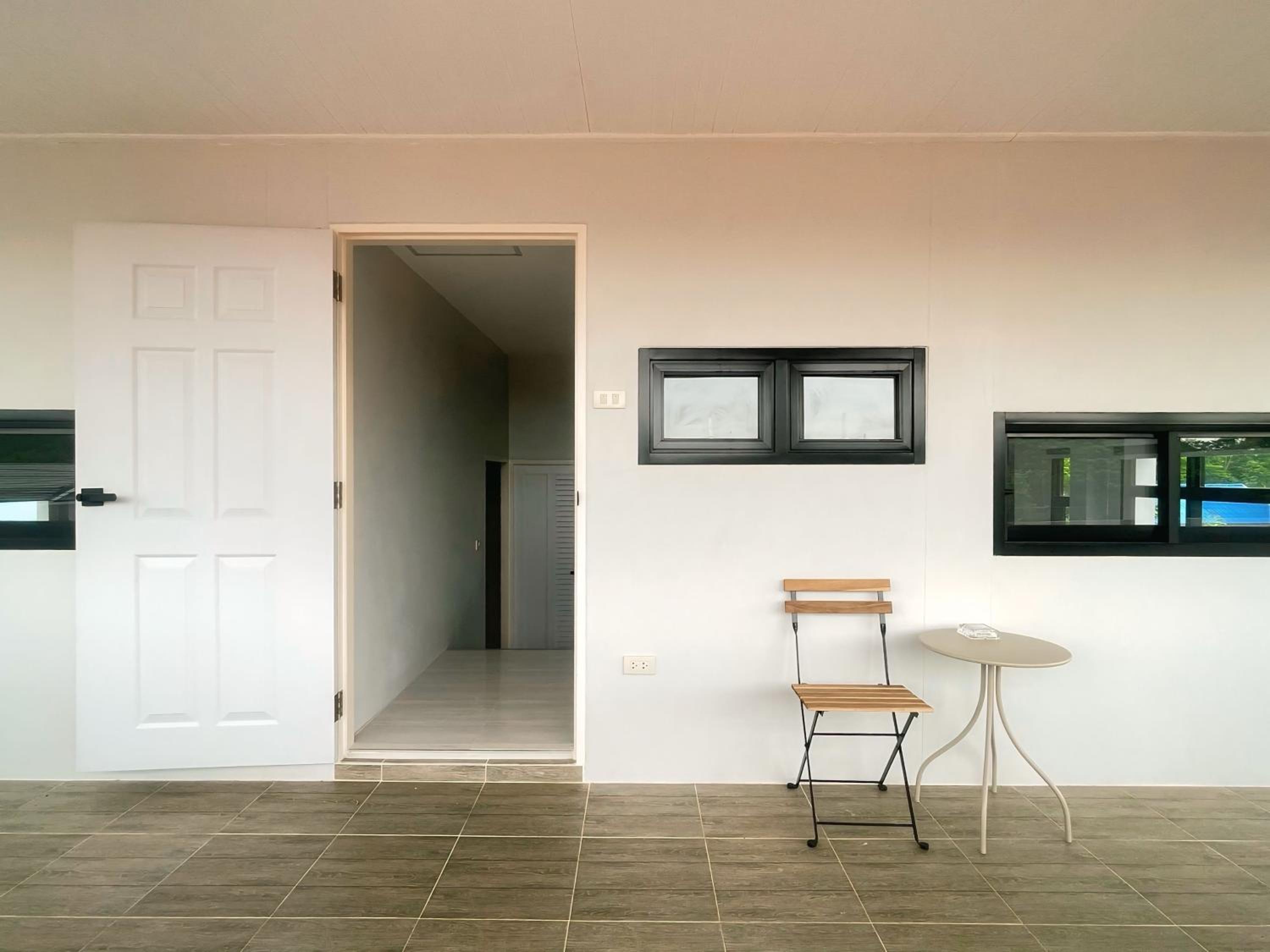 Ubon Hide Away - Brand New Private Villa - Walk to Lake - Pet Friendly