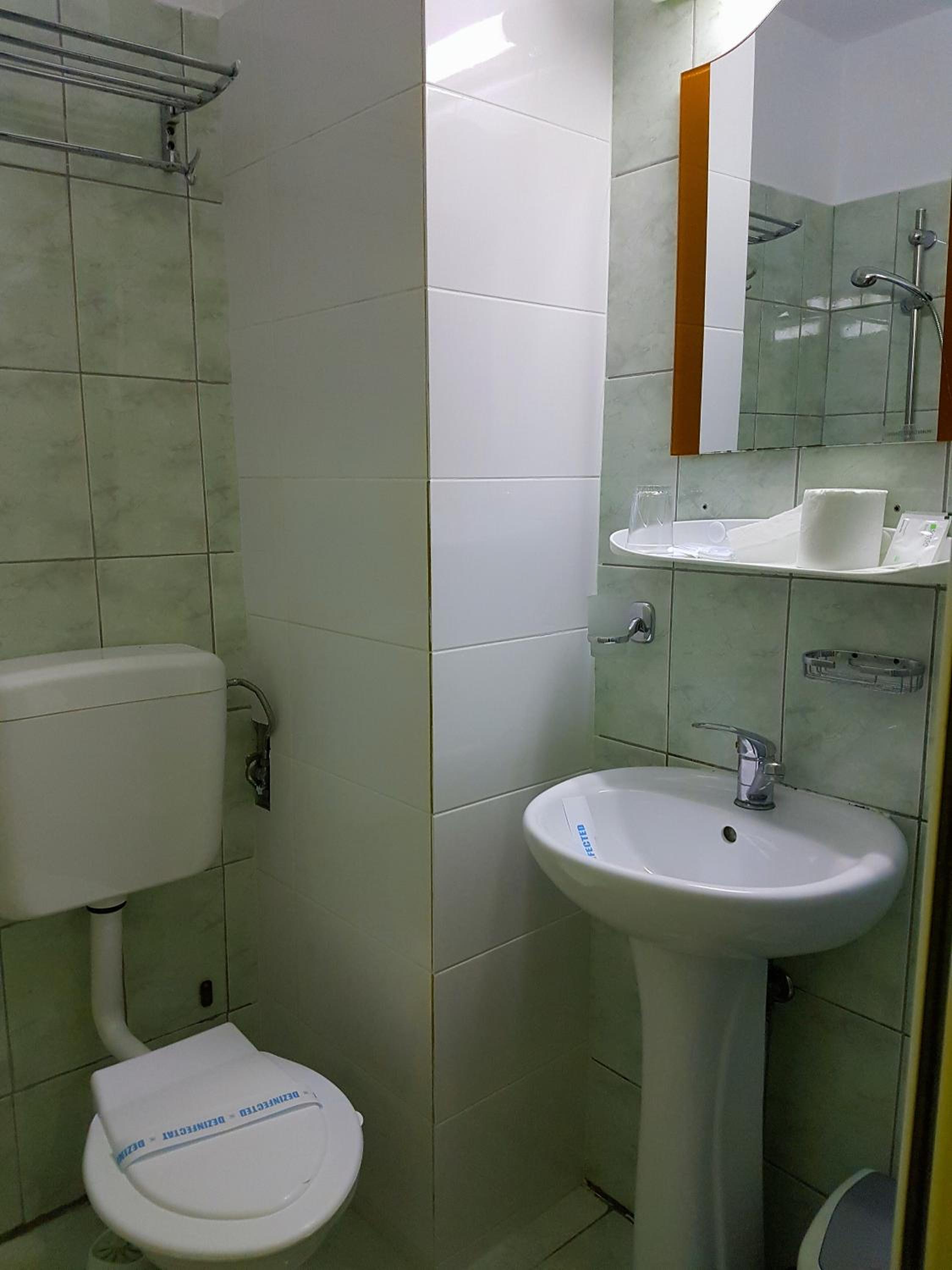Hotel-Hostel Mignon Mamaia -private rooms with free parking
