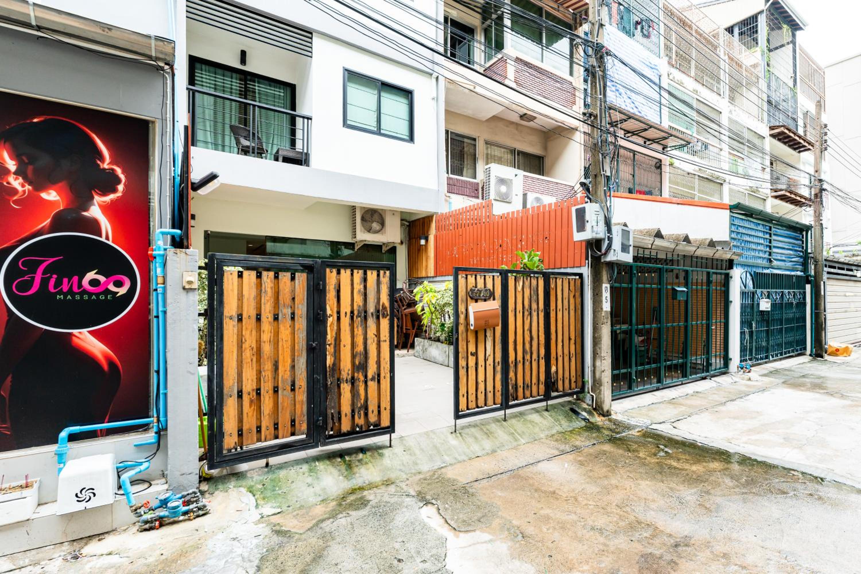 YON INN Sukhumvit 4 BTS Nana