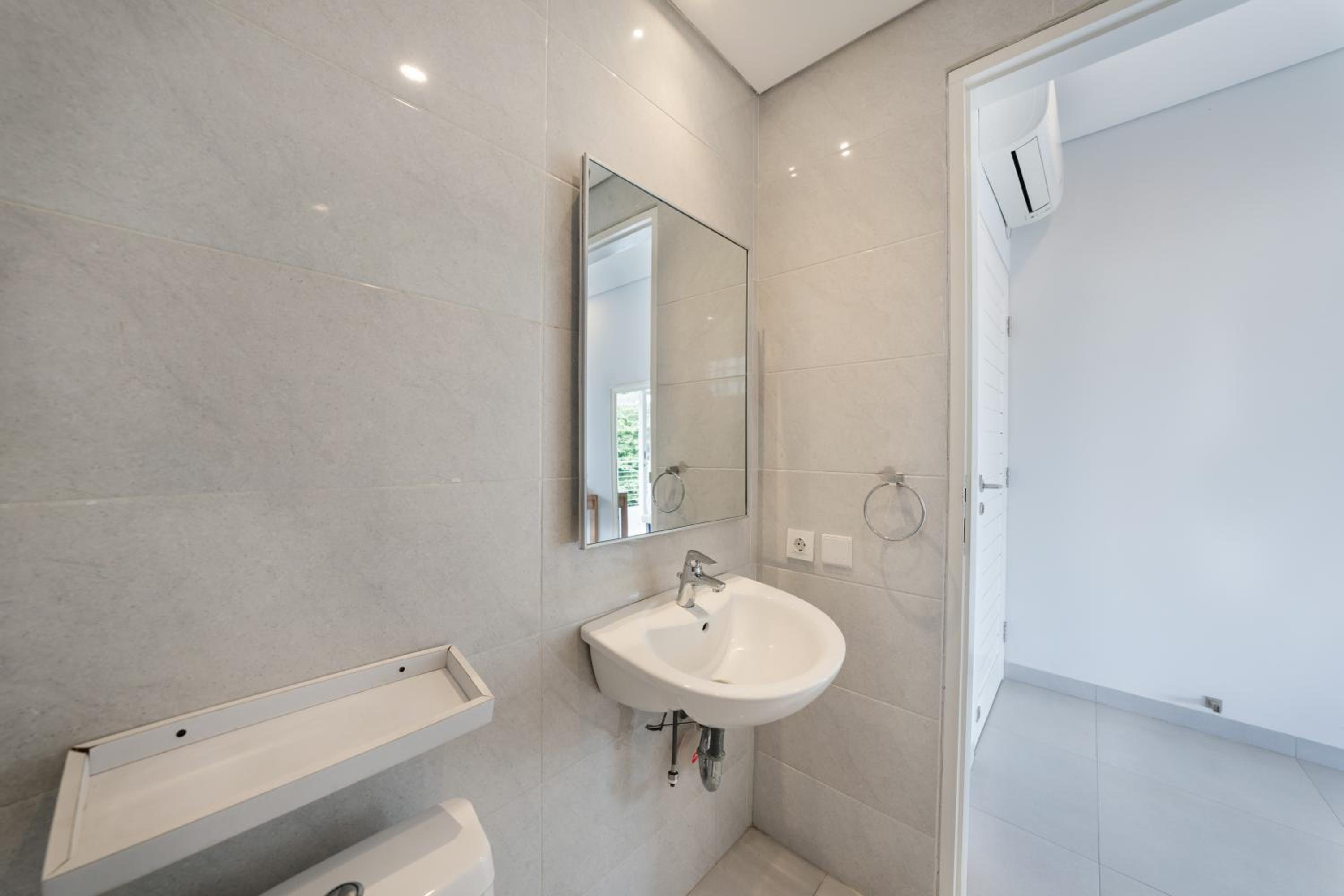 Villa Cocomo - Stylish 3BR Pool Villa 100m from Batu Bolong Beach
