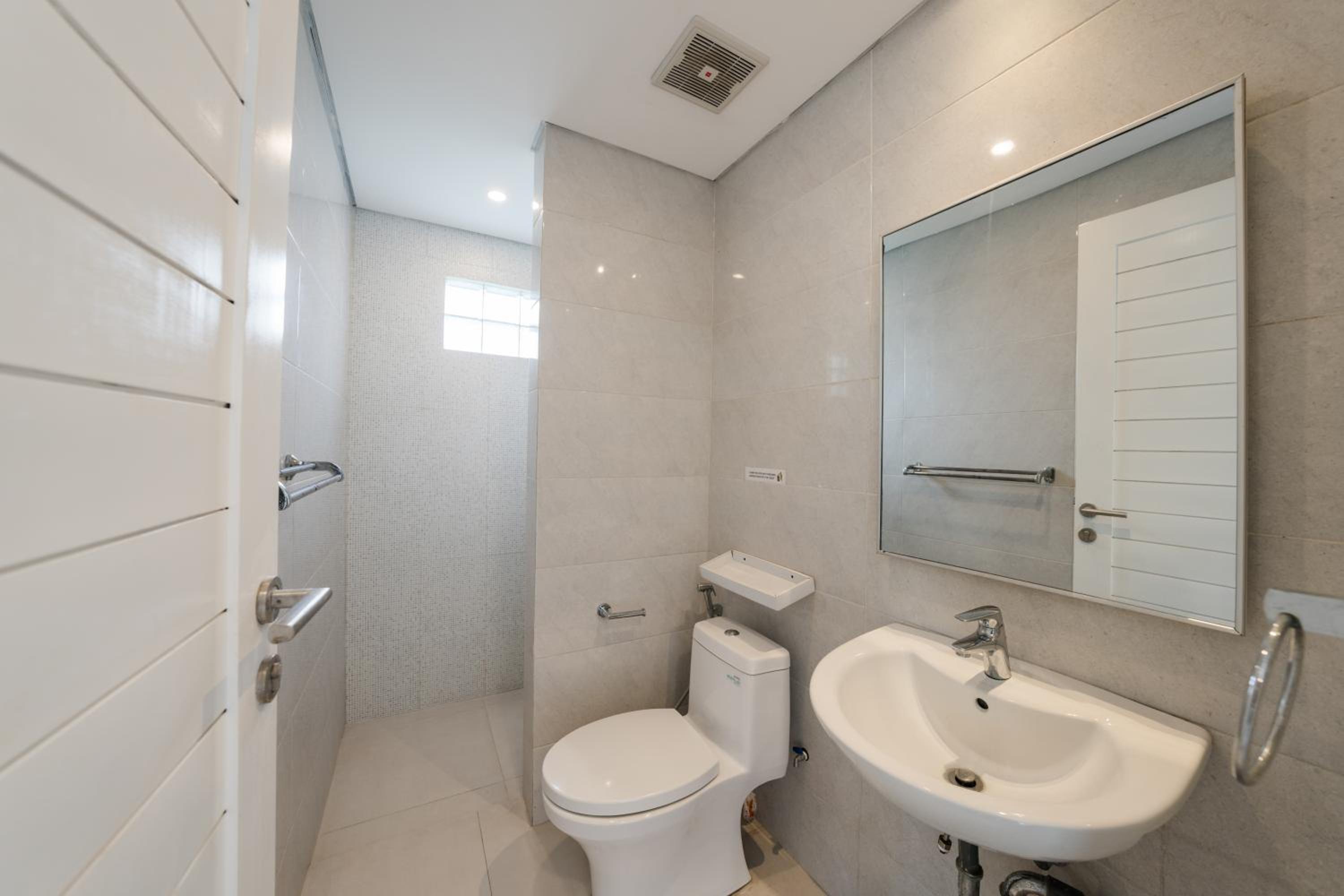 Villa Cocomo - Stylish 3BR Pool Villa 100m from Batu Bolong Beach