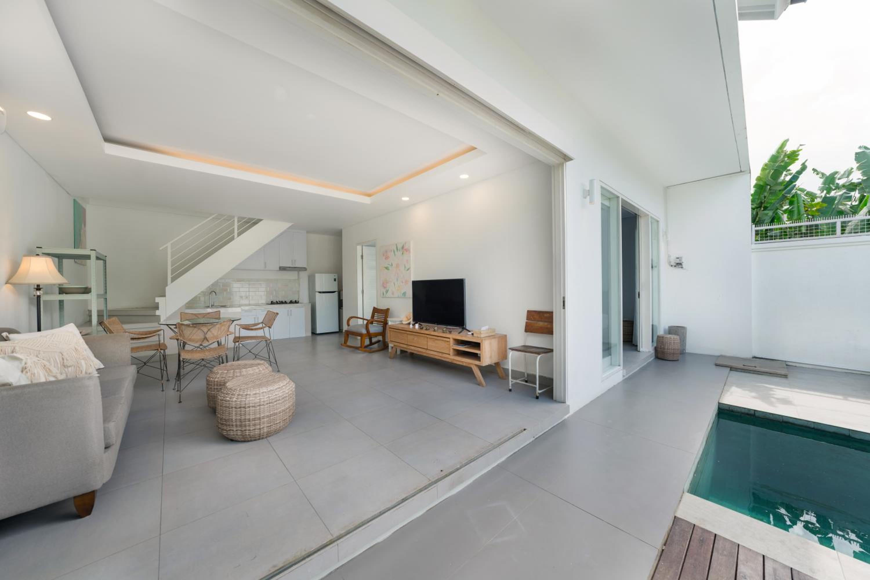 Villa Cocomo - Stylish 3BR Pool Villa 100m from Batu Bolong Beach