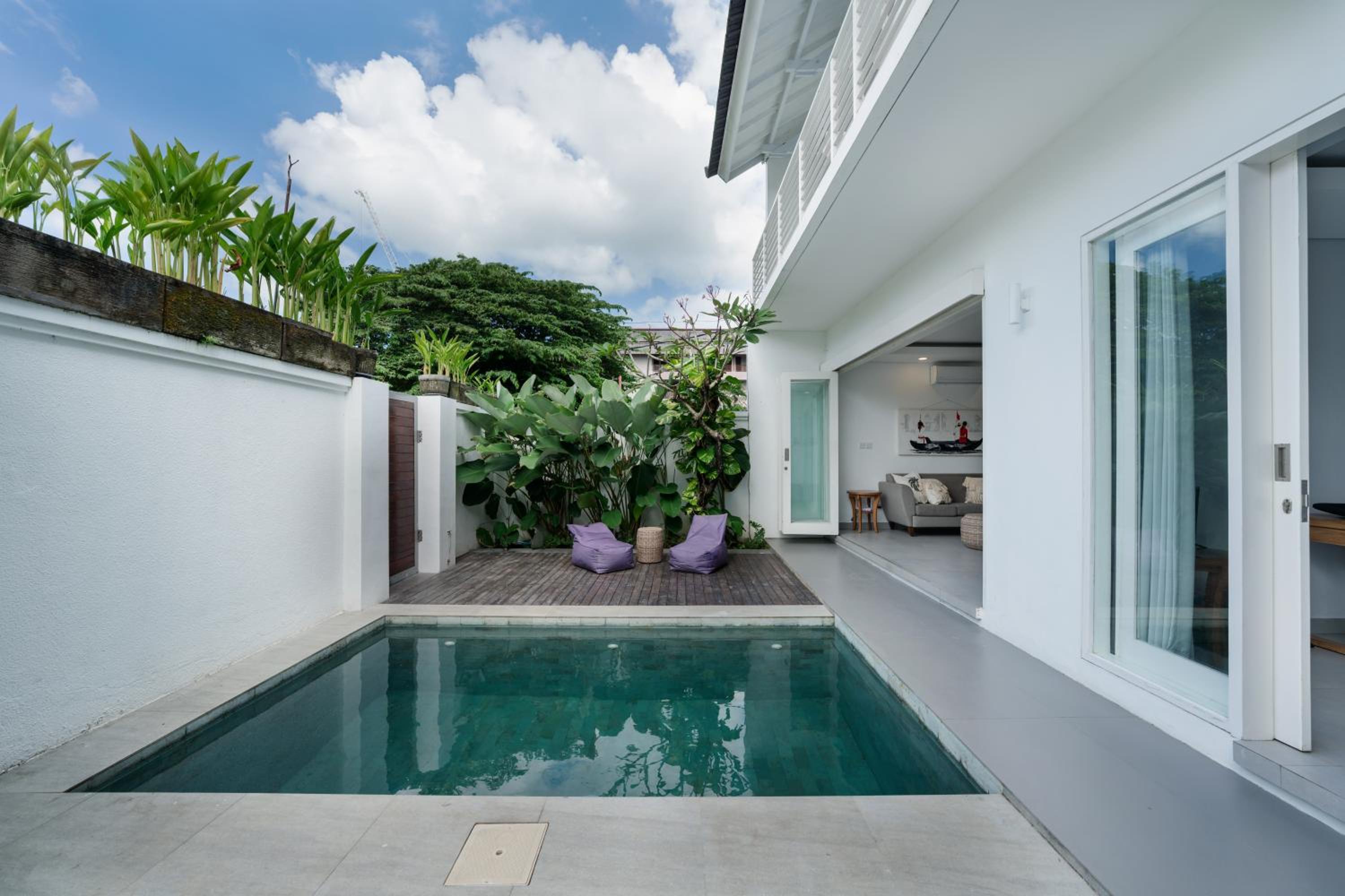 Villa Cocomo - Stylish 3BR Pool Villa 100m from Batu Bolong Beach