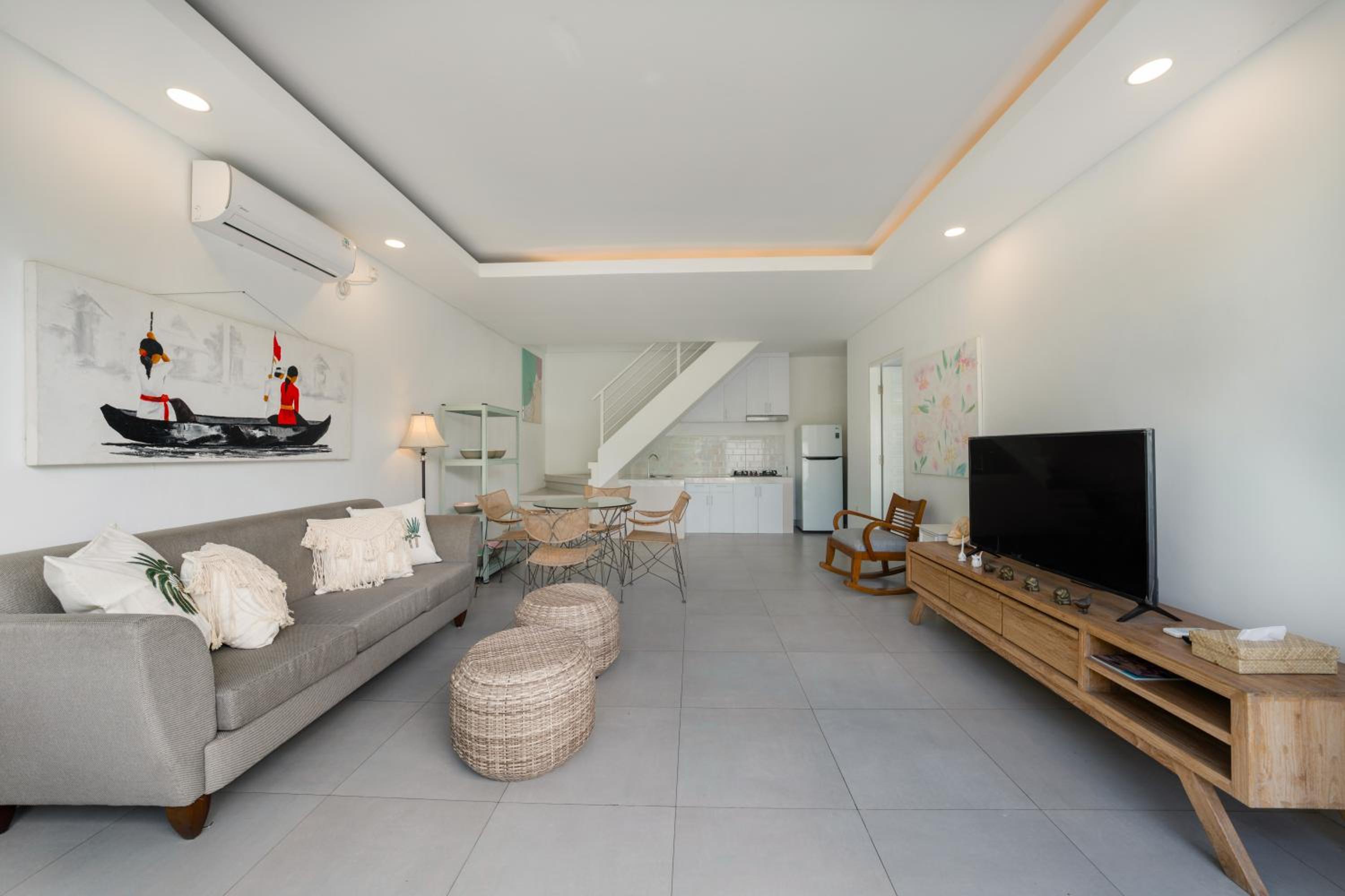 Villa Cocomo - Stylish 3BR Pool Villa 100m from Batu Bolong Beach