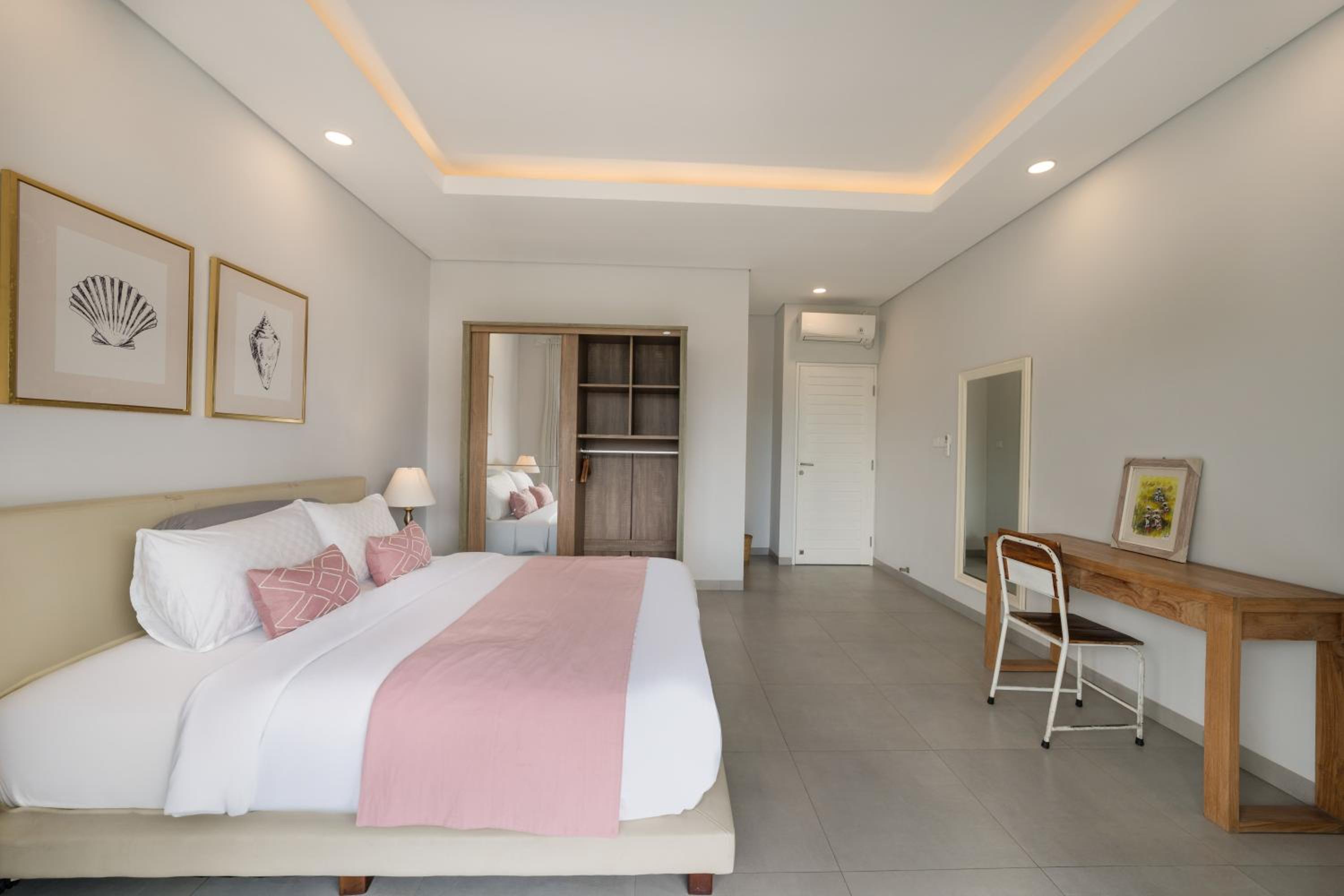 Villa Cocomo - Stylish 3BR Pool Villa 100m from Batu Bolong Beach