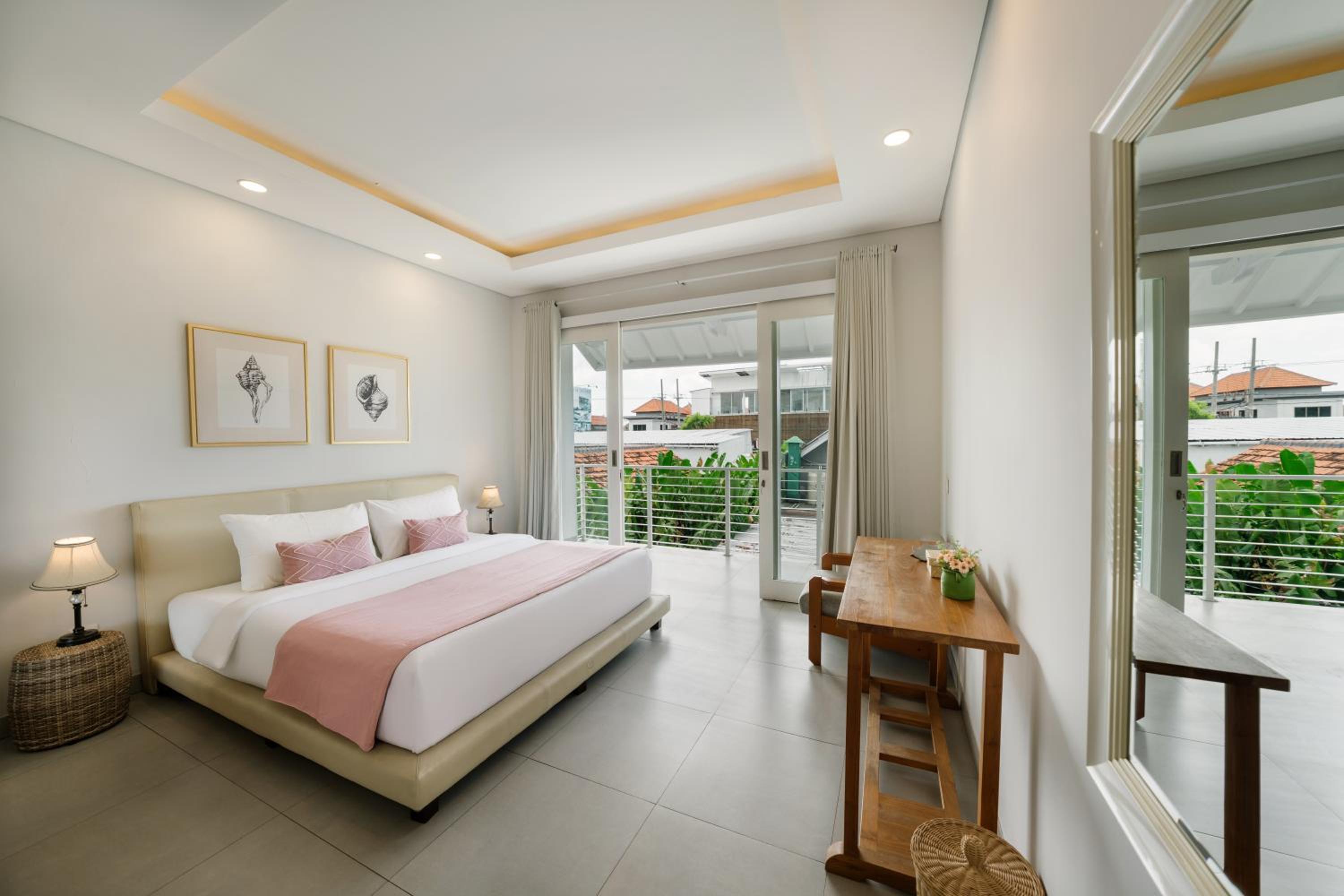 Villa Cocomo - Stylish 3BR Pool Villa 100m from Batu Bolong Beach