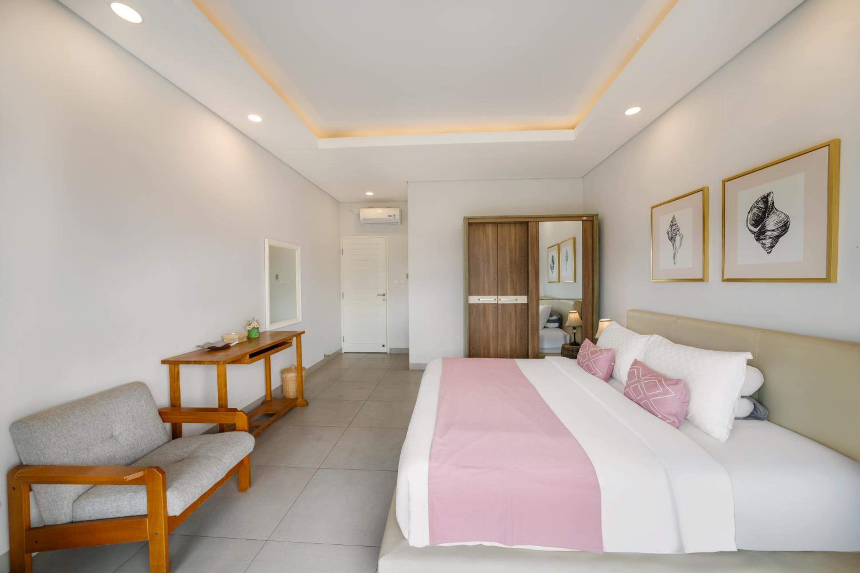 Villa Cocomo - Stylish 3BR Pool Villa 100m from Batu Bolong Beach