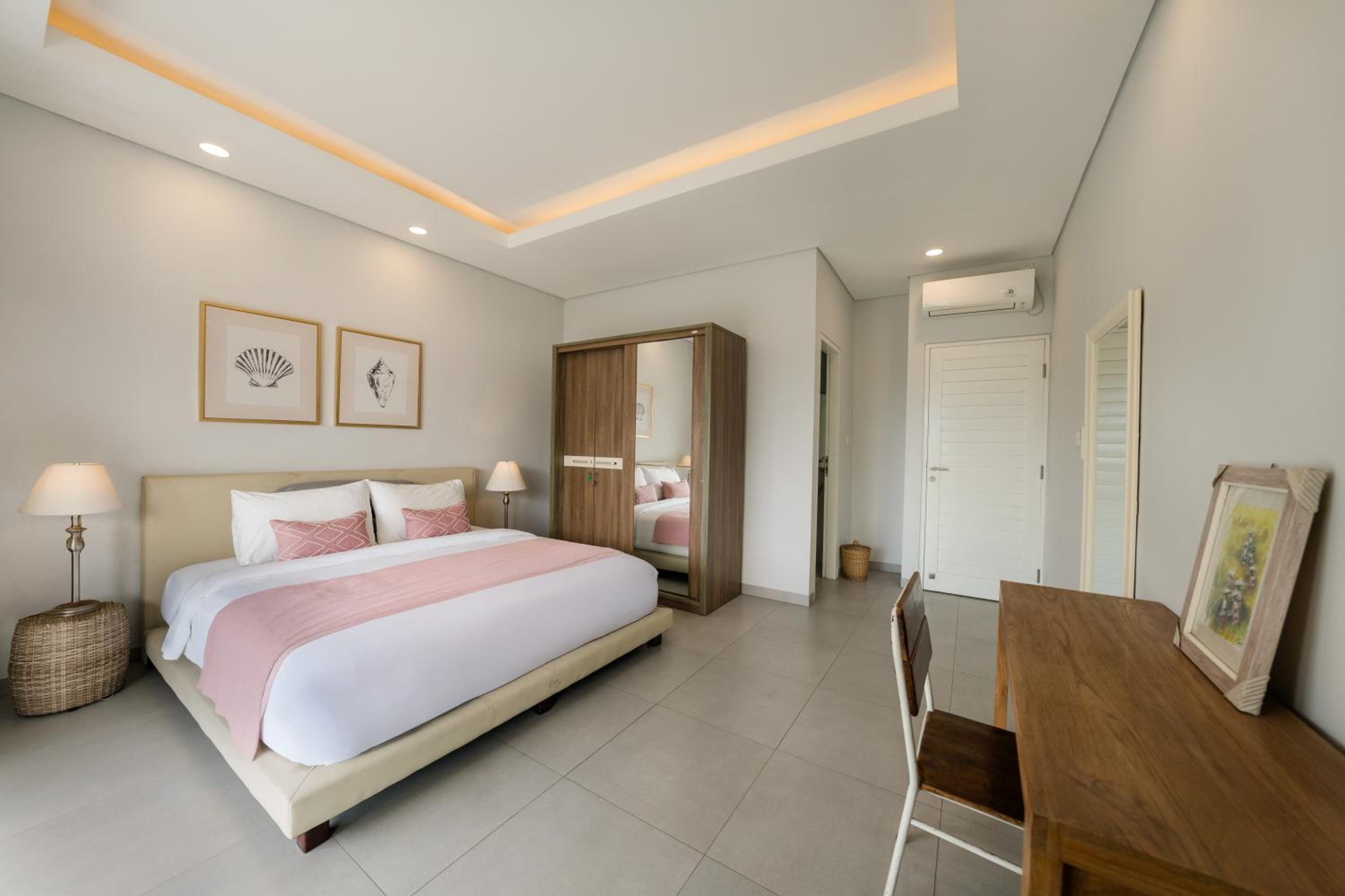 Villa Cocomo - Stylish 3BR Pool Villa 100m from Batu Bolong Beach