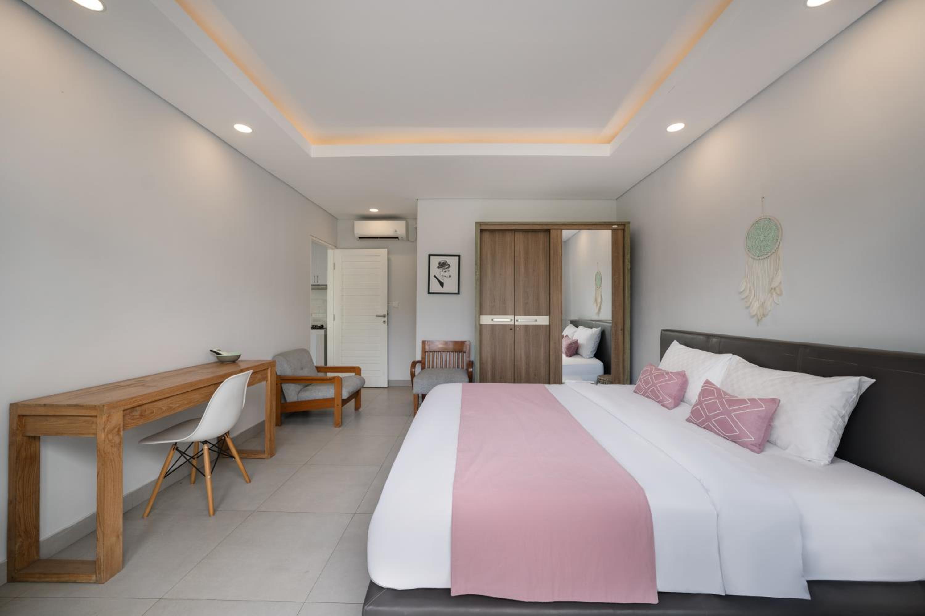 Villa Cocomo - Stylish 3BR Pool Villa 100m from Batu Bolong Beach
