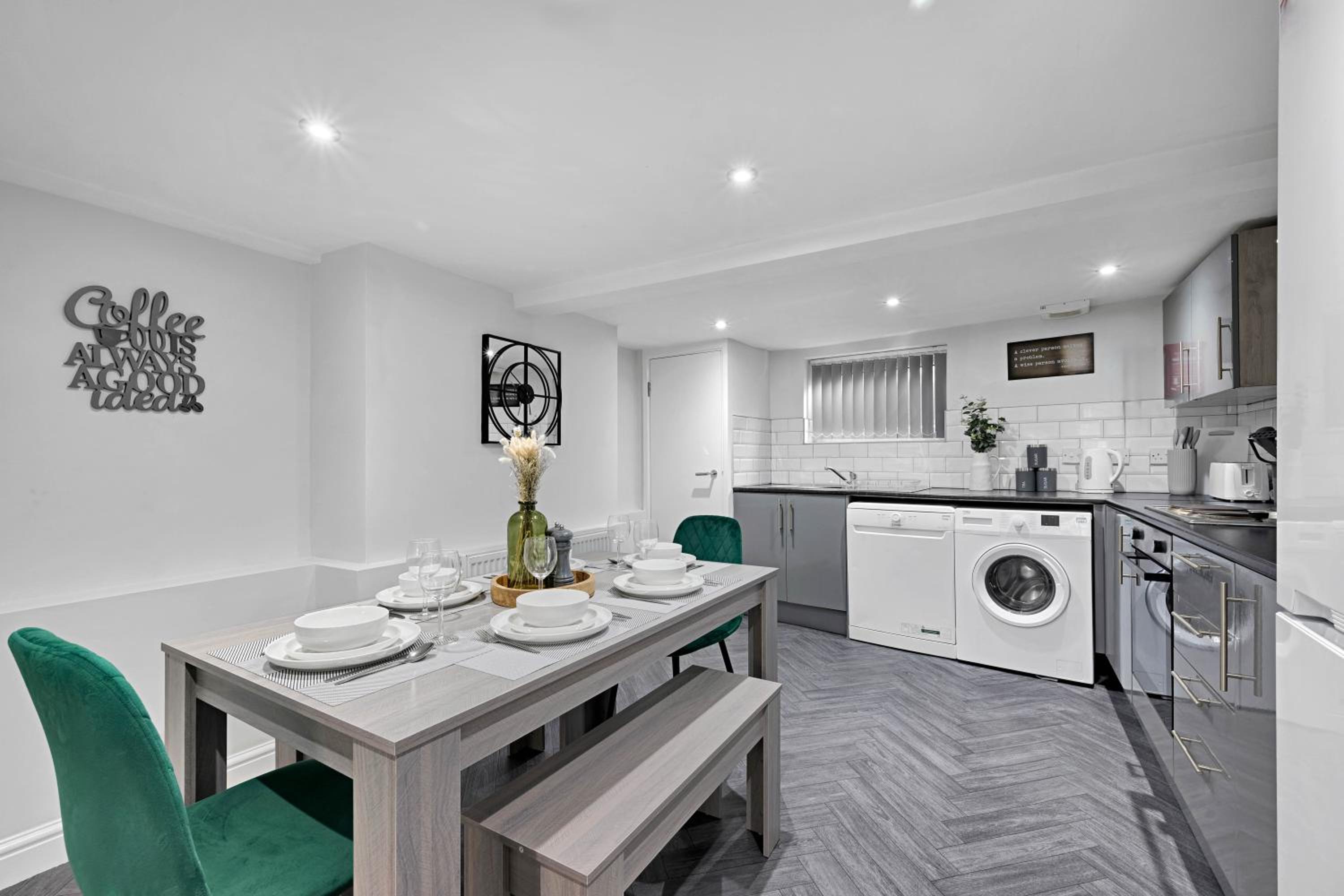 Kemble House - Air Host & Stay - 5 Bedroom, 5 Bathroom - Sleeping 10