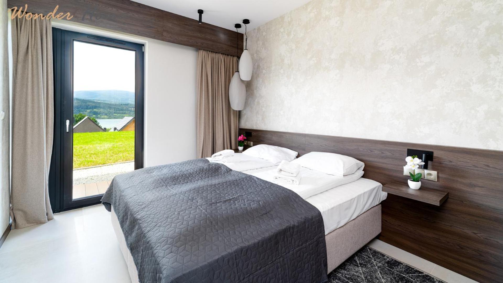 Wonder Hill - bajkowy widok na góry i zalew, strefa wellness na terenie kompleksu